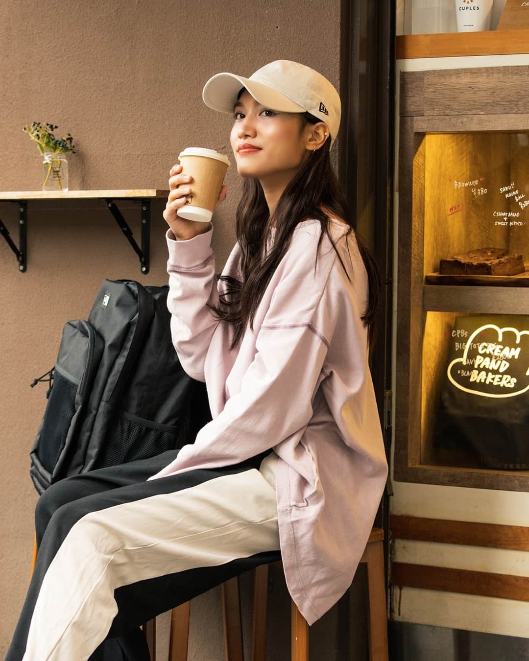 New Era Japan オフィシャル Instagram アカウントさんのインスタグラム写真 - (New Era Japan オフィシャル Instagram アカウントInstagram)「9TWENTY Long Visor⁠ ⁠ ライトな被り心地が特徴の［9TWENTY］をベースに、バイザーを10mm長く設計した［9TWENTY Long Visor］。⁠ 男女問わず着用しやすいシルエットです。⁠ ⁠ ⁠ #NEWERA #9TWENTY #ニューエラ #ニューエラキャップ #ニューエラコーデ」4月21日 17時15分 - newerajapan