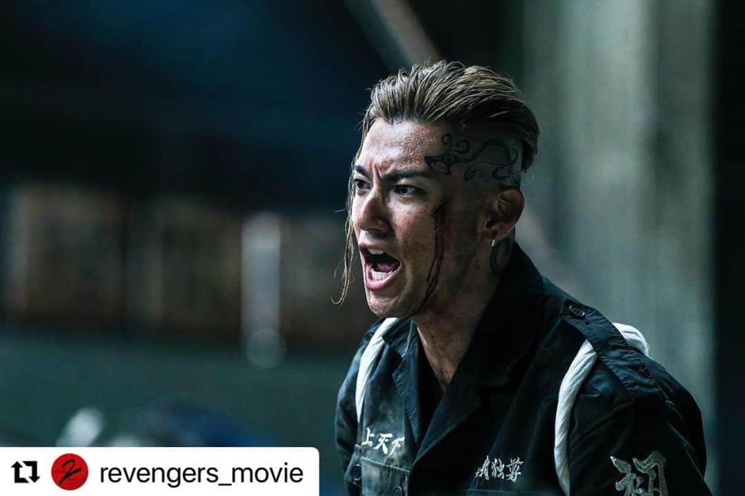 山田裕貴さんのインスタグラム写真 - (山田裕貴Instagram)「#東京リベンジャーズ 2 本日公開  ドラマ #ペンディングトレイン も今夜第１話  #東リべ 見て 今夜１０時からは #ペントレ で」4月21日 17時16分 - 00_yuki_y