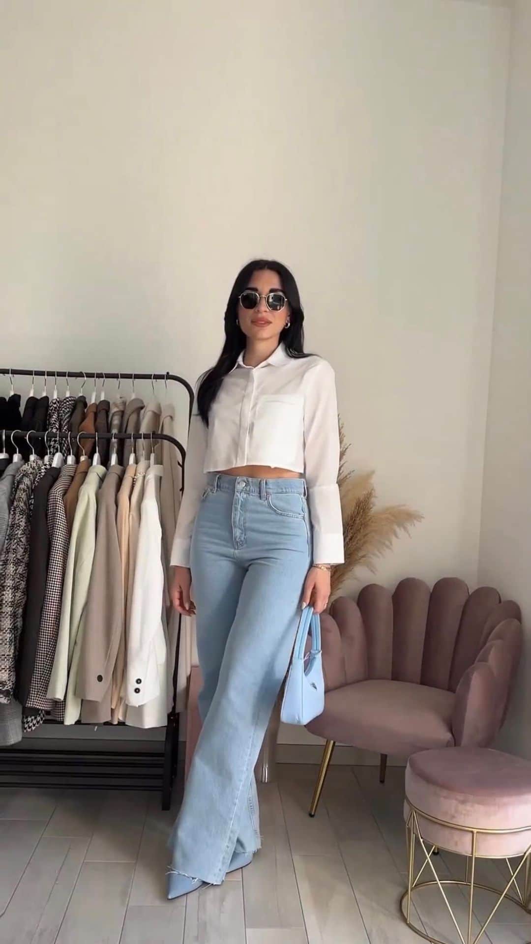 SHEINのインスタグラム：「Fit check! ☑😍 Is @fede_rica_14‘s cropped shirt and wide leg jeans combo your minimalist chic mood? 👇  🔎12625085  #SHEIN #SHEINforAll #SHEINstyle #fashion #chic #OOTD」