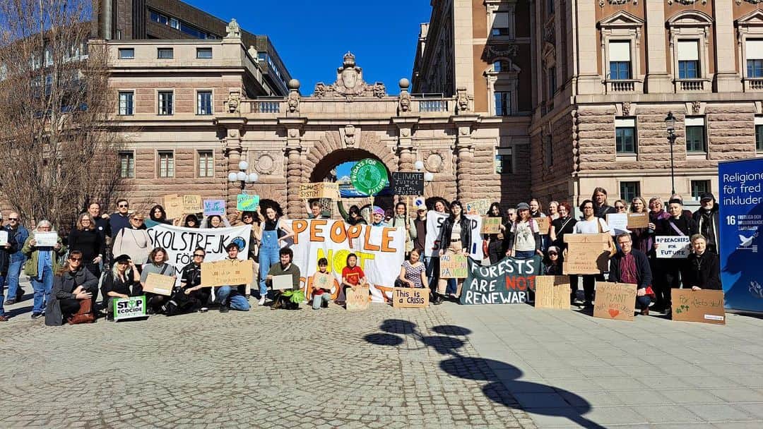 グレタ・トゥーンベリのインスタグラム：「Climate strike week 244. #FridaysForFuture #ClimateStrike」