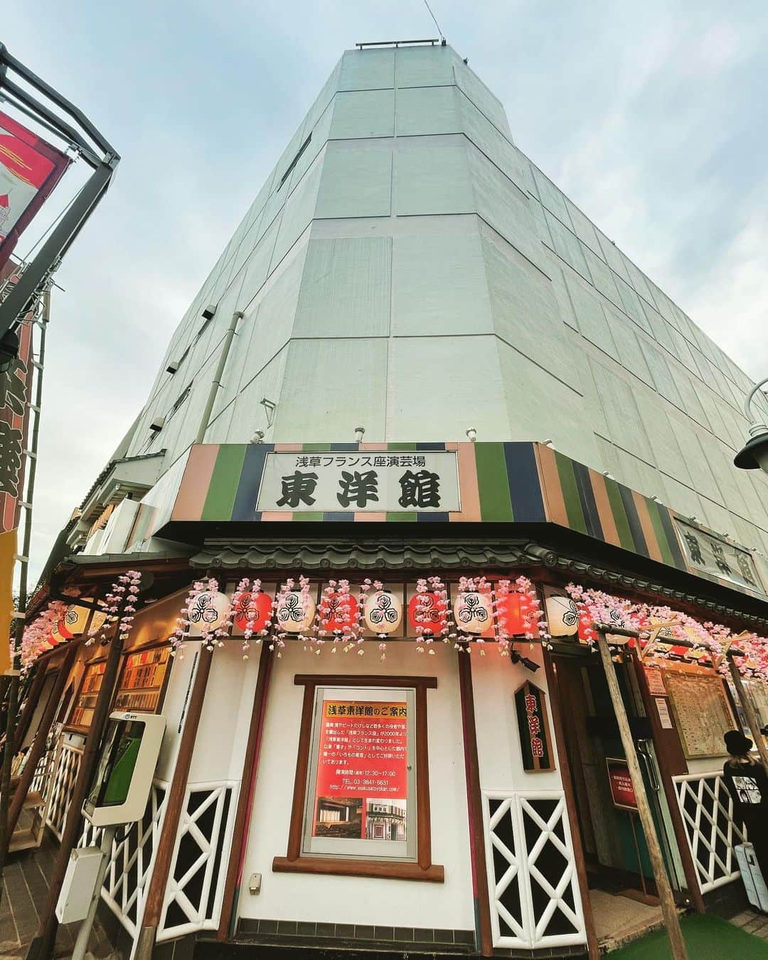 加山徹のインスタグラム：「本日小屋入り！ ドガドガプラス「セクシー女優事変」間もなくです！ 4月25日〜30日 浅草東洋館にて！  https://ticket.corich.jp/apply/241985/007/  #ドガドガプラス #セクシー女優事変 #加山徹 #浅草東洋館 #セク変」