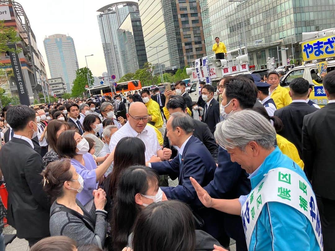 菅義偉さんのインスタグラム写真 - (菅義偉Instagram)「豊洲駅前で応援演説を行いました。  江東区にお住まいの皆様には  #やまざき一輝　ikki.yamazaki  に力強いご支援をお願い申し上げます。  #江東区長選挙　#統一地方選挙2023　#統一地方選挙」4月21日 17時35分 - suga.yoshihide