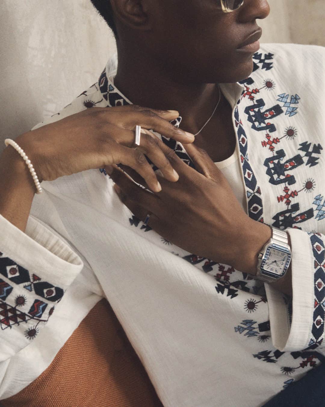 MR PORTERのインスタグラム：「By now, you’ve likely spent a pretty penny on travel, accommodation and gifts for that dear friend who decided to host their wedding on the other side of the planet. But before you zip up your wallet for good, it’s time to address that final – and most important – frontier: your outfit.   Whether it’s a Succession-style affair in the Italian countryside on the cards or a three-day bender in Mumbai, you can read our comprehensive guide to being the best-dressed guest by a country mile through the link in bio.  Words by: @fedoraabu Photography by: @benjaminbreading Styling by: @otterjezamin Art Direction by: @catcous Produced by: @emilyelucas」