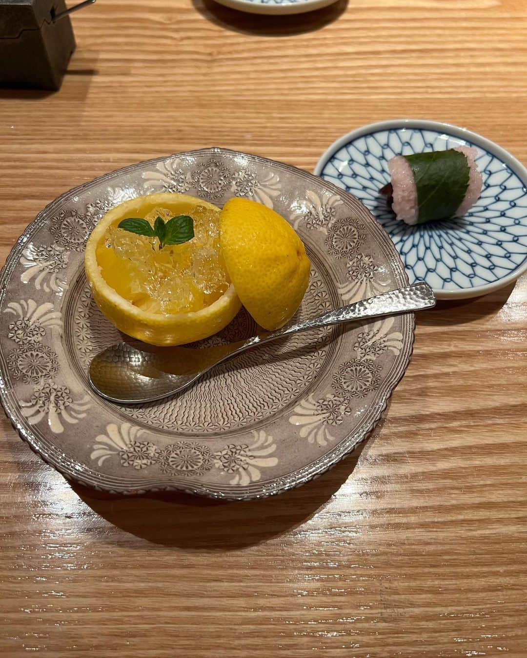 岡英里さんのインスタグラム写真 - (岡英里Instagram)「先日ゆかてぃんを誘って #きた福 でご飯したよん🦀 毛蟹をこれでもかってくらいたらふく食べました😂💕  美味しかったしたくさん話せて楽しかった🙆🏻‍♀️❤️  #きた福銀座  #蟹料理 #活蟹料理 #毛蟹づくし #日本料理 #カニ #かに #🦀 #東京グルメ #美味しいもの大好き #銀座グルメ #japanesefood #japanesegirl」4月21日 18時01分 - okaeri0424