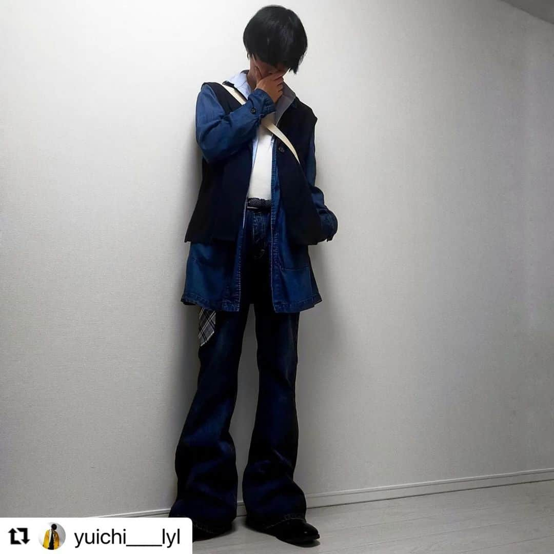 ジーンズメイトのインスタグラム：「素敵にご紹介頂きました☺️ #Repost @yuichi____lyl with @use.repost ・・・ 𝑶𝒕𝒉𝒆𝒓 𝒐𝒖𝒕𝒇𝒊𝒕𝒔 他投稿はｺﾁﾗ ▶▶▶ @yuichi____lyl 　 ＿＿＿＿＿＿＿＿＿＿  ブルーグラデーションコーデ𓈒𓏸 　 　 @jeans_mate のLEE202 BELL BOTTOMのフレアパンツと同じ色味のシャツ、小物で合わせました🌊✎𓂃 　 　 太ももから膝にかけてスリムに、膝下から下にかけてフレア度合いが増していくシルエットで、脚を長くみせてくれる👖デザインなのでスタイルup効果が得られるので◎😉 　 　 青シャツ2枚と腰回りに青のネクタイを添えて、差別化、最後に黒ベストを重ねて色をしめました！ 　 　  　 最後のページにフォロワーさんの要望で小走りする動画も加えていますがそんなに深い意味はないです🙄 　 　　 ※スマホ📷品質の問題でページ毎に色味の差異が見られますが1枚目の青の濃い目のトーンが正となります🙆 　 　 　　 今回履いたフレアパンツのクーポンコード【JMS3D5J6】がでてます。また気になった人は公式アカウント  @jeans_mate フォローしてみてね！ 😌🙌  　 [クーポン概要]　 ・最低金額無の15％OFF ・税込3,900円以上で送料無料 ・期間2023年5月31日まで ・他のクーポンと併用不可 ・商品代金にのみ使用可 ・1人1回のみ使用可能 　 　 　 .＿＿＿＿＿＿＿＿＿＿＿．　 　　　 ▫shirts（long） ▶ @senseofplace_snap ▫shirts（short） ▶ @uniqlo_jp ▫inner ▶ @uniqlo_jp ▫pants ▶ @jeans_mate ▫vest ▶ @grshimamura ▫shoes ▶ @alfredobannister_official .＿＿＿＿＿＿＿＿＿＿＿． 　 　 　 　 　 　 　　 　　　  　 #ジーンズメイト #jeansmate #남성패션 #한국패션 #春コーデ  #春服コーデ #モードコーデ #大人モード  #大人モードカジュアル #フレアパンツ #フレアパンツコーデ #ワイドパンツ #モード #モードコーデ #綺麗めコーデ #きれいめコーデ #デニムパンツコーデ #ブルーデニム #ワイドデニム #ヒールブーツ #ショルダーバッグ #韓国コーデ #レイヤード #レイヤードファッション #韓国くん #drapetokyo」