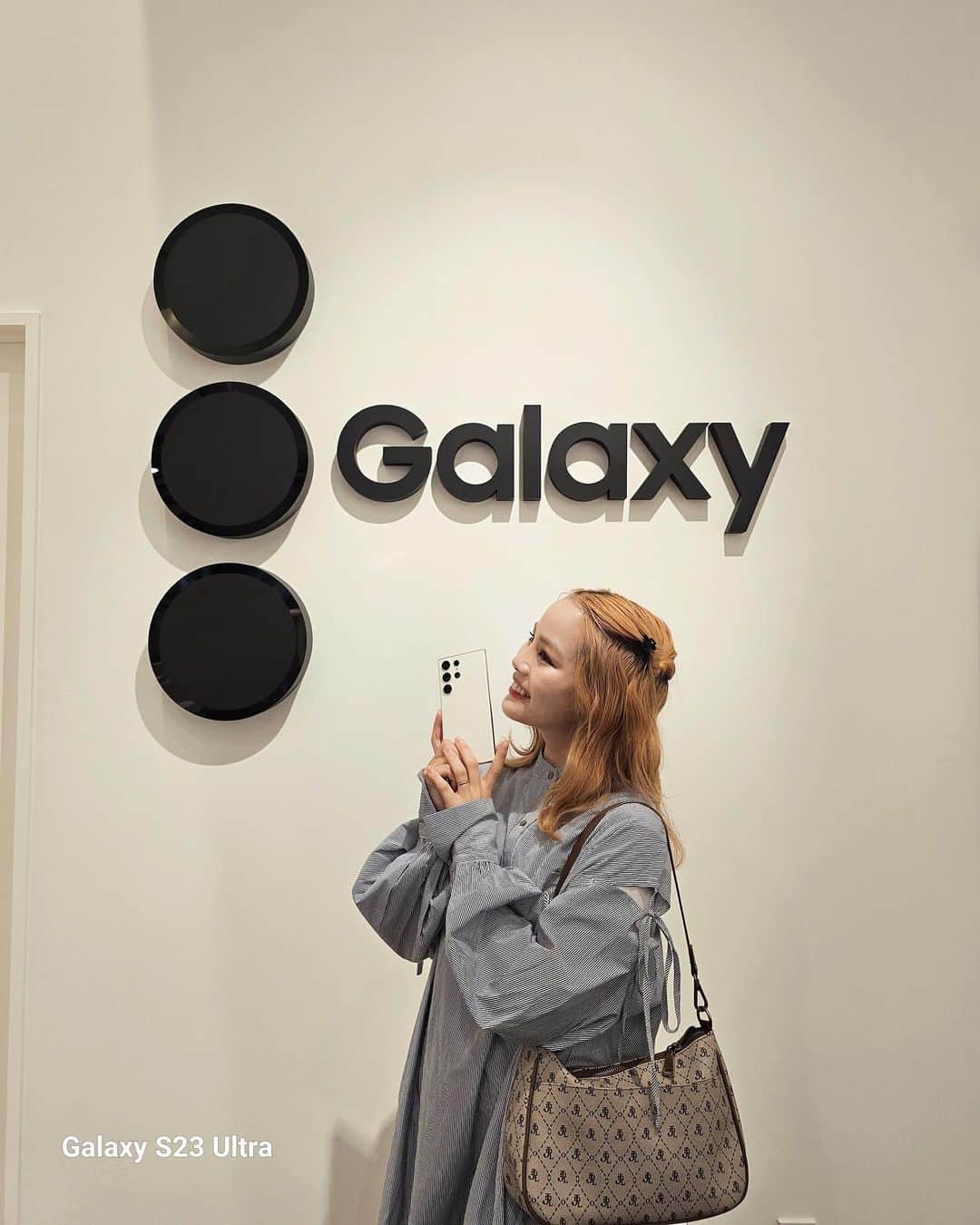安中芙美さんのインスタグラム写真 - (安中芙美Instagram)「📲 なんばマルイ1階のGalaxy Studio Osakaに 遊びに行ってきました♡♡ ギャラクシーのアイテムの印象が 良い意味でとっても変わった🥺  Galaxy S23 Ultraを使って 写真を色々撮ったんやけど、  一眼レフで撮ったみたいな綺麗な画質にも驚いたし 暗い中でも顔まで綺麗に撮れたり🌉  Galaxy Studio Osakaで近未来的な最新機能を 色々試せて フォトスペースで写真撮れたり、 ガチャが出来たり🛒  遊びに行くだけでも 十分楽しめるので是非💫  ◆開催期間 2023年6月30日(金)まで . . . . #GalaxyS23Ultra  #withGalaxy  #Galaxyのある生活 #GalaxyStudioOsaka  #なんばマルイ #Promotion」4月21日 18時15分 - fumitwinsworld