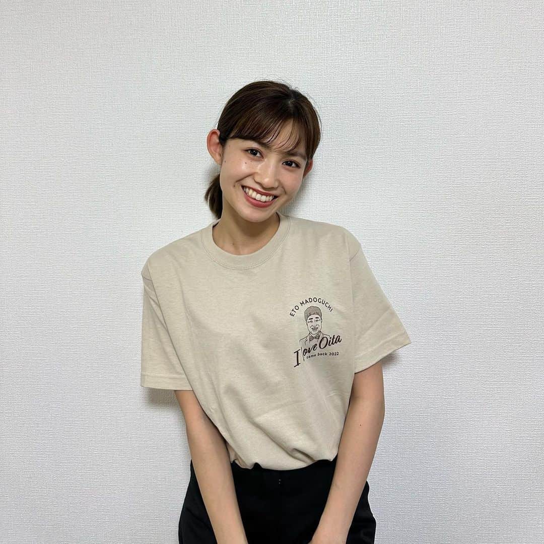 のインスタグラム：「窓T ♨️ えとう窓口Tシャツ　@madoguchi_eto  可愛いすぎん？！  えとう窓口ちゃんねる YouTube見て、絶対ベージュ！！っちなったんよ😍😍😍  窓口さんは、4/23の誕生日までにYouTube登録者数10000人目指してます！！！  大分愛溢れすぎなYouTube😎 大分の魅力が沢山詰まって、窓口さんの優しさと人柄が沢山出ているYouTube大好き😍  明日22日に、12twelve @12twelve.1101 さんにてえとう窓口ちゃんねる19:30〜5時間生放送！！ 見なきゃ😳😳😳 会場でも、50枚限定でTシャツ販売されるみたいですよ🧡」