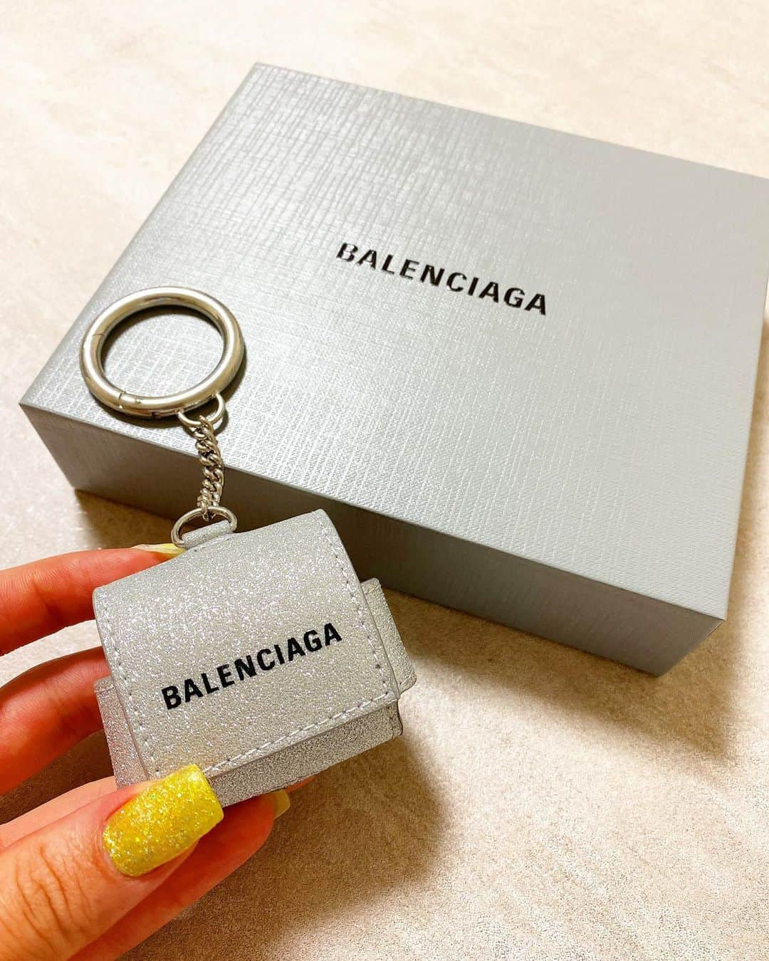 佐藤冴香さんのインスタグラム写真 - (佐藤冴香Instagram)「𝐁𝐈𝐑𝐓𝐇𝐃𝐀𝐘🎁大好きな人達から😍 #BALENCIAGA#YVES SAINT LAURENT」4月21日 18時23分 - sayaka3329