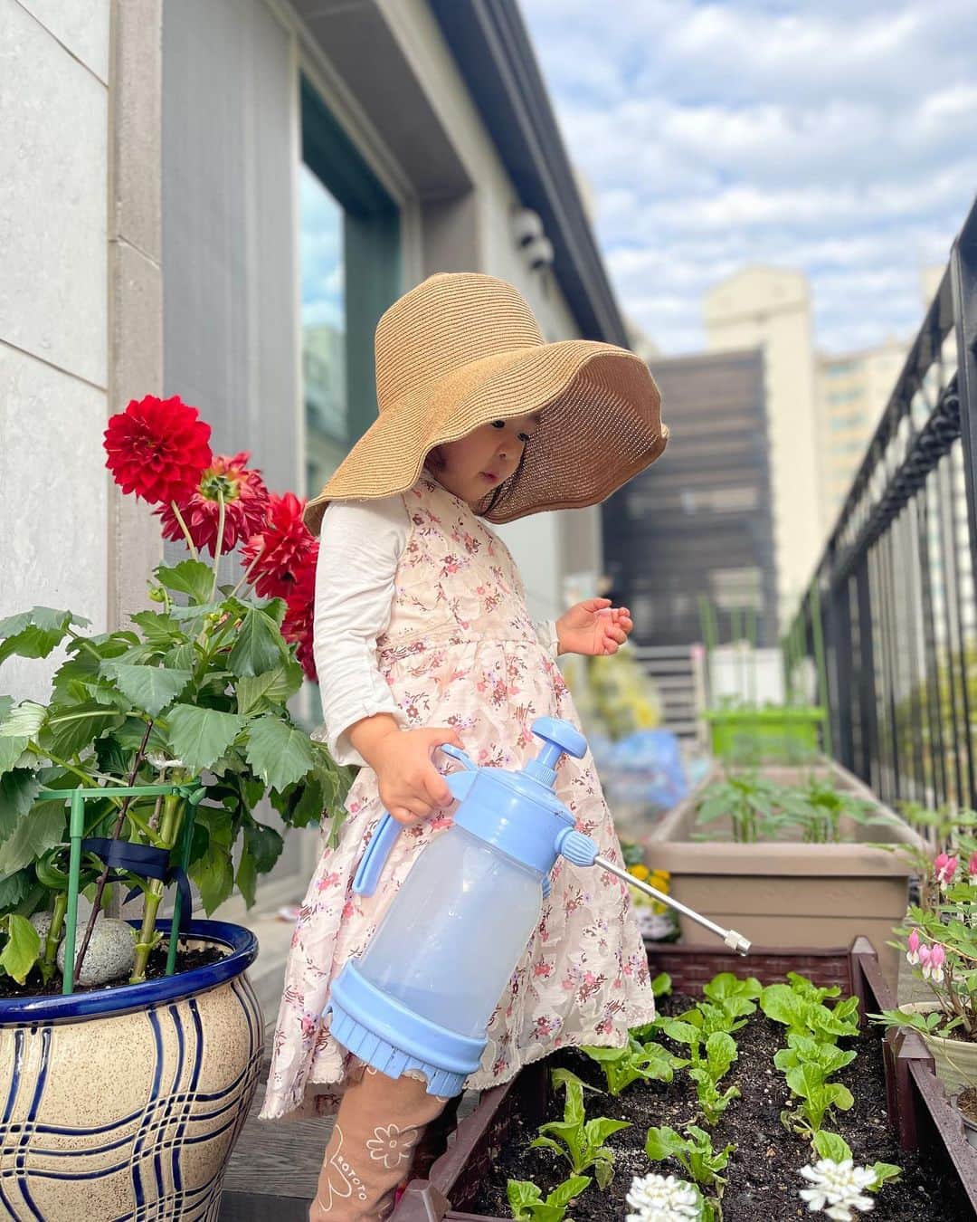イ・ユンジのインスタグラム：「봄소울농부3년차💐」