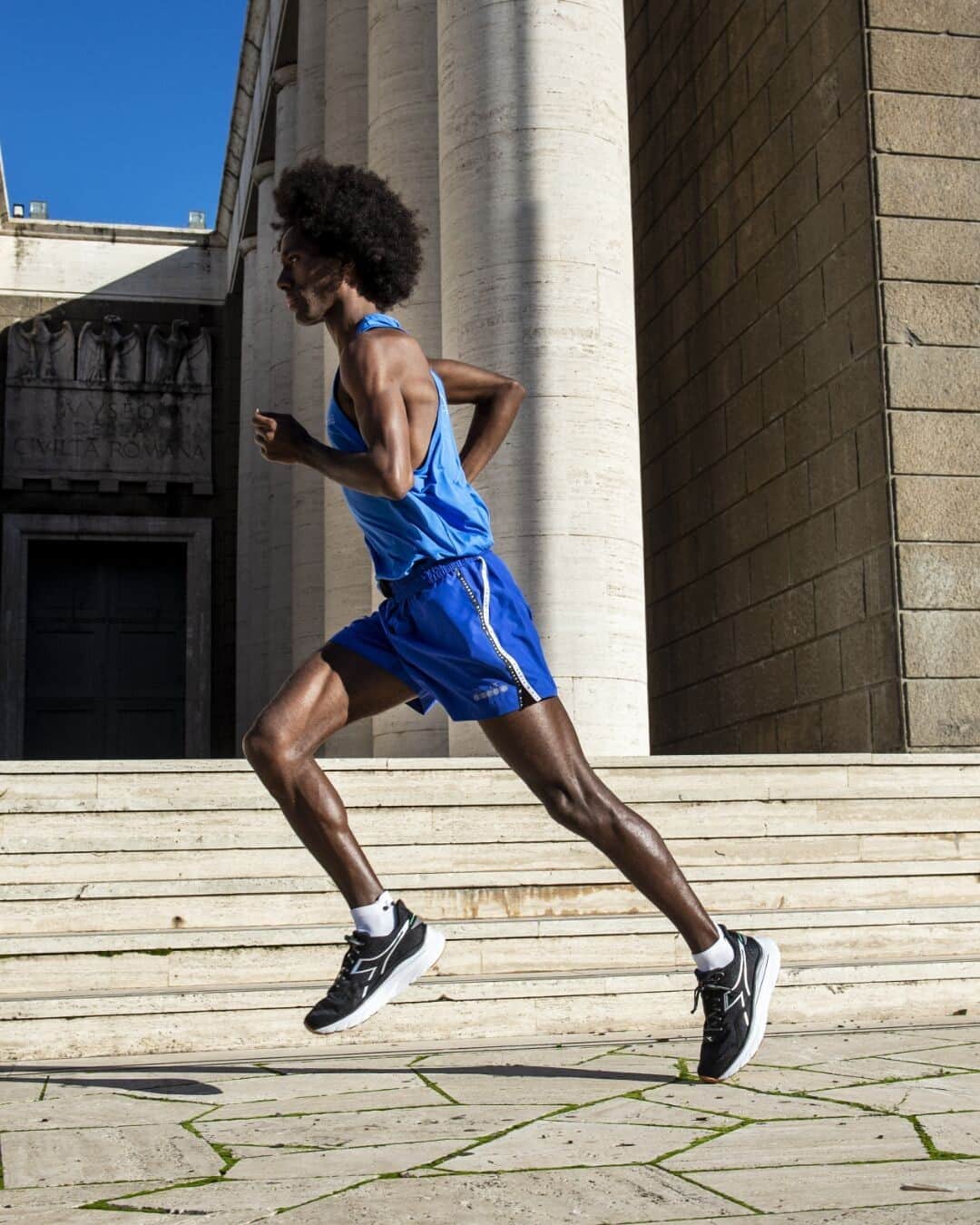 ディアドラのインスタグラム：「Introducing Diadora's Super Light pack - breathable and lightweight gear designed to keep you comfortable during the hottest runs of the season.   Tap the link in bio to discover the whole Summer Pack.   #diadora #diadorarunning」