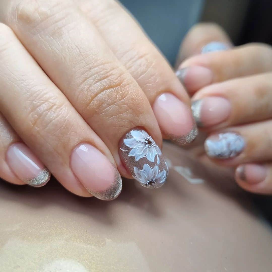 Yingのインスタグラム：「Base colour: Didier Fiber Base Nude Cateye tips: Ruyiya cateye 2.0 in brown on PREGEL Pale Almond ombre Art: PREGEL MUSE S336, Ruyiya Base Liner White  Design adapted from @itohanako  SHOP: @nailwonderlandsg www.nailwonderland.com」