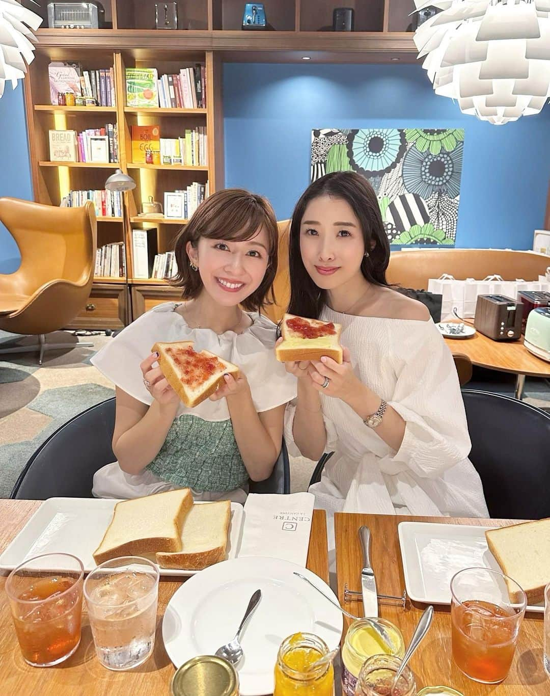 越馬千春さんのインスタグラム写真 - (越馬千春Instagram)「.  4/20のジャムの日だそうです❤️🍞 誕生日の日がジャムの日なんて嬉しい🥺💕  @kanpy0822  新商品ジャム試食会＠ラ・カンティーヌ セントル に参加させて頂きました✨  カンピーザプレミアムのジャムを食べ比べさせて頂いたよ🤤  🍓3種のいちごジャム 🍊3種のマーマレード 🍵宇治抹茶クリーム 🍦濃厚バニラクリーム の4種類✨  私的にいちごとバニラクリームの合わせが最高にタイプでした😊  お土産で頂いたジャムとパンを朝ごはんにしたら息子感動しておりました🍓✨🍞👦🏻 #カンピーザプレミアム#3種のいちご#ジャムの日#ジャム活#PR#KANPY#カンピ—#セントルザベーカリー#セントルザベーカリー銀座」4月21日 18時41分 - chiharukoshiba