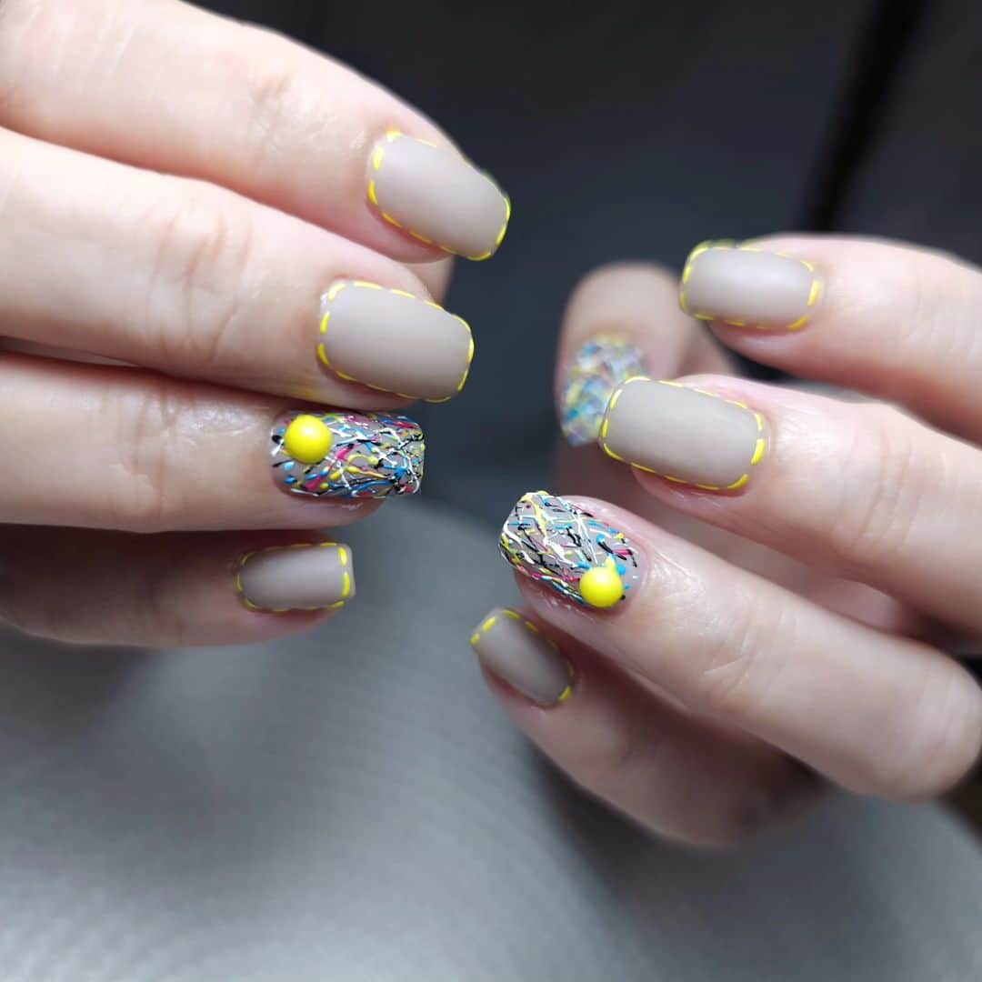 Yingのインスタグラム：「Base colour: PREGEL Pale Sesame Art: PREGEL Art Liner Gels  Design referenced from @flickanail  SHOP: @nailwonderlandsg www.nailwonderland.com」