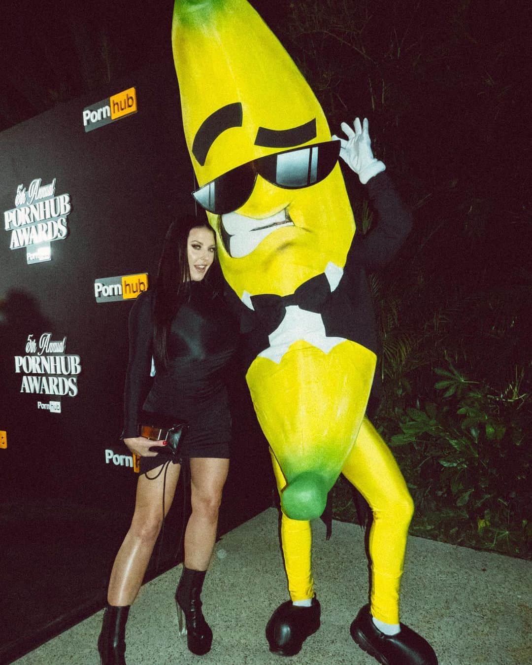 Brazzersのインスタグラム：「I won 3 PH awards last night thanks to the support of my incredible fans! Your votes and views got me here 🏆🏆🏆❤️  Thank you PH for hosting an amazing party and thank you to my @brazzersofficial family for providing a fantastic VIP experience!」