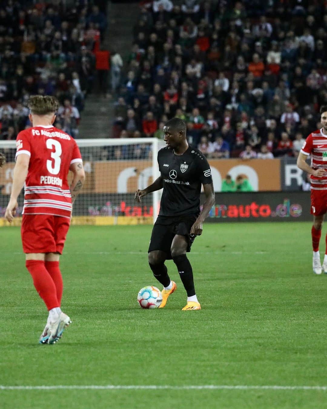 VfBシュトゥットガルトのインスタグラム：「⏸️ Pause. Wir liegen 0:1 zurück. _ #VfB #FCAVfB 1:0 #vfbstuttgart #vfbstuttgart1893 #auscannstatt #furchtlosundtreu #VfBInsta」