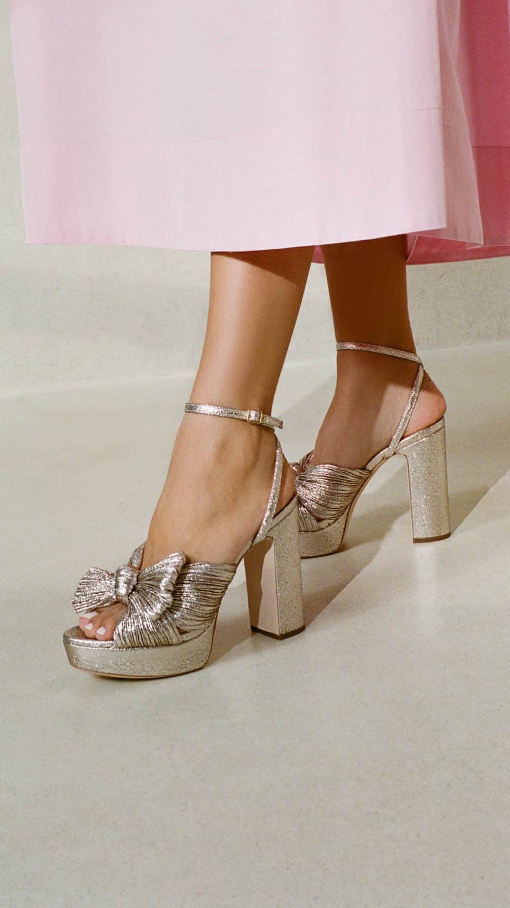 レフラーランドールのインスタグラム：「Talk about a silver lining — Champagne pleats are finally here, made to be our instant party-ready obsession ✨ #loefflerrandall」