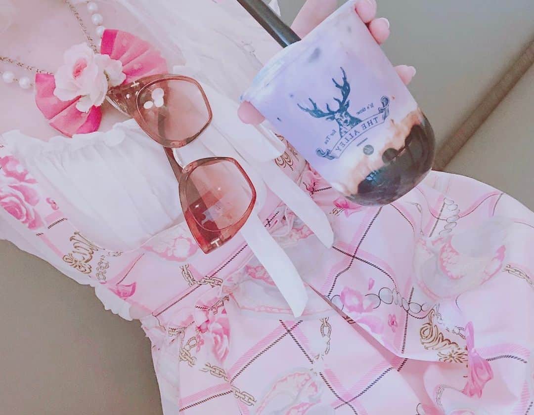 Elizabunnii エリザバニーのインスタグラム：「🎀I miss going to @thealley.usa sooooo much🥺💔  💖I’m so ready to have boba again🙈💖」