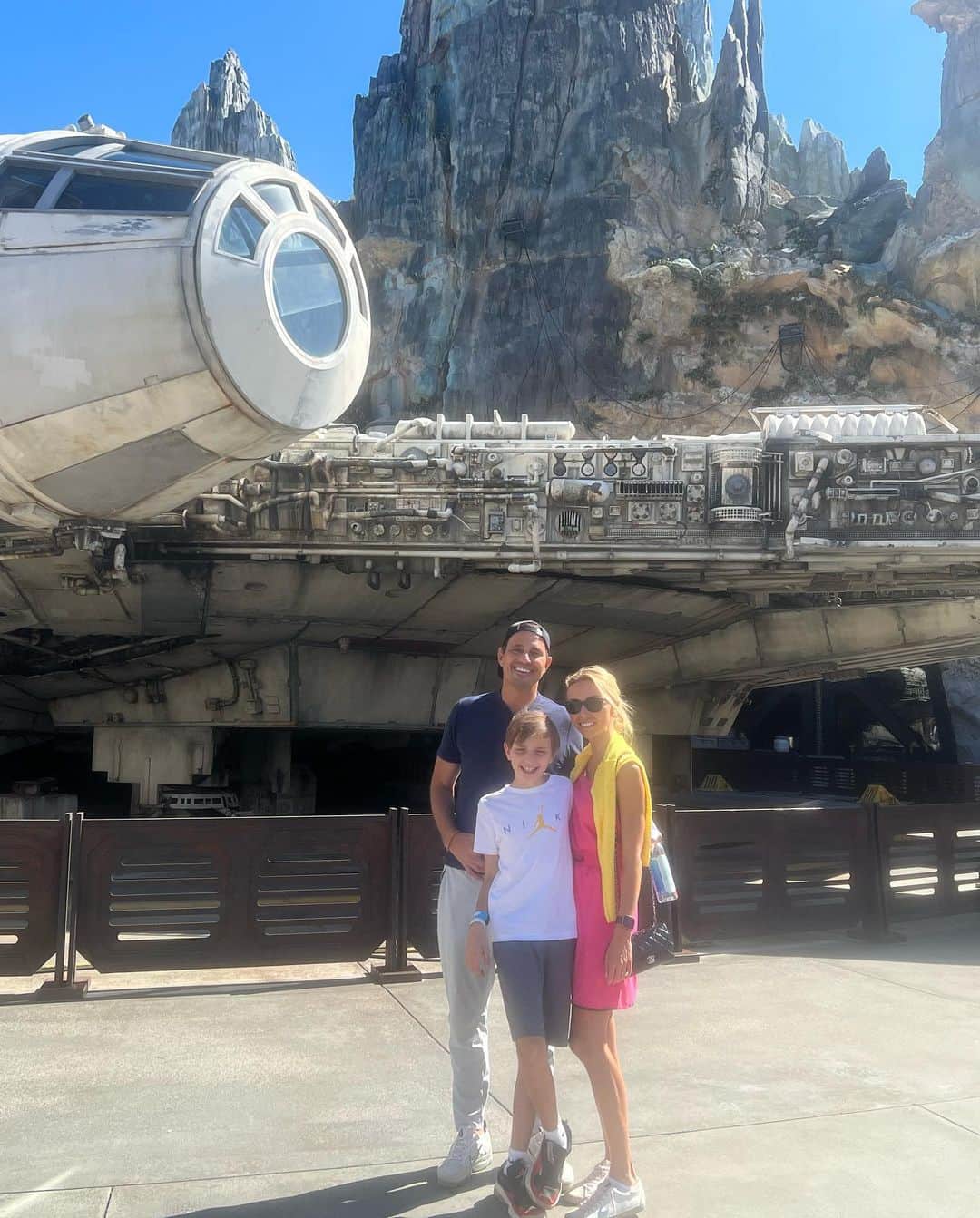 ビル・ランシックのインスタグラム：「To say our trip to Disney World this week was epic is an understatement! As you can see in these pics, we have been visiting  @waltdisneyworld for years and it somehow gets even more magical every single visit 💫 If your planning your next trip, don’t miss some of our family faves like the amazing new Tron, Guardians of the Galaxy, Avatar Flight of Passage, Expedition Everest, Soarin’ Around the World, Seven Dwarfs Mine Train, Space Mountain, Star Wars: Rise of the Resistance and my personal fave that had me smiling ear-to-ear Slinky Dog Dash 🐶 What are some of your faves? Until next time, Disney World….💙💙💙 #waltdisneyworld」