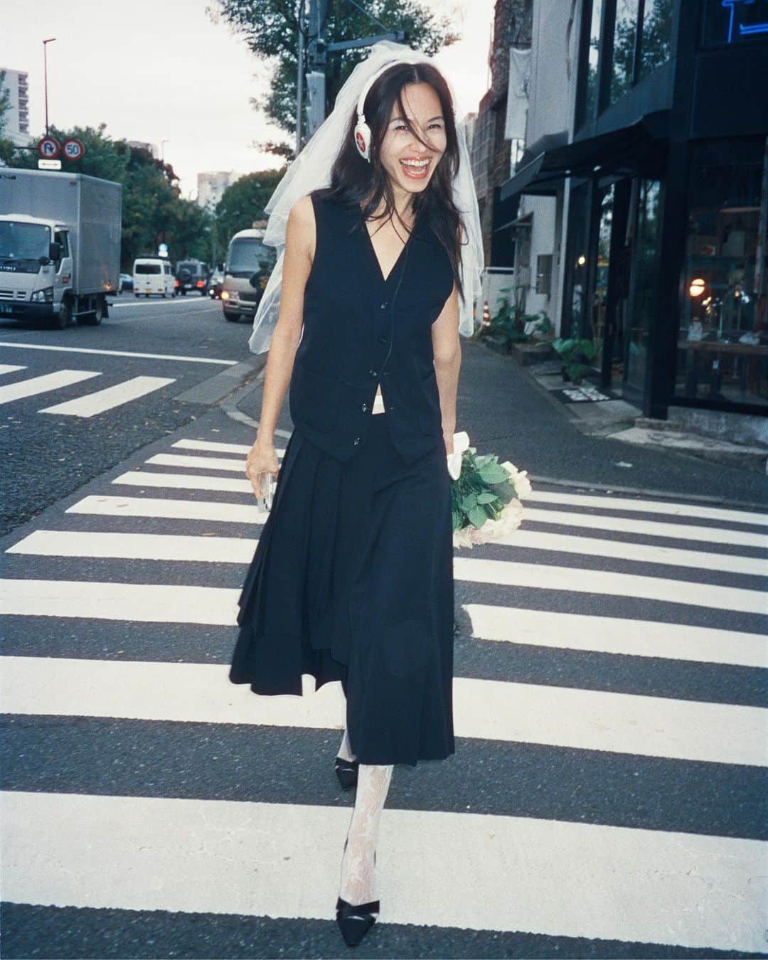 水原希子 のインスタグラム：「@hommegirls shot by @monimogi 🌙 ໒꒱·°✧  Styled by @jenny.shoo.pumps Interview by @nrips Makeup & Hair @sakiemiura Editor in Chief @mrthakoon Creative Director @jenbrillbrill Art Direction @rosfok @chloescheffe @natmshields   ᵗʱᵃᵑᵏઽ ⠒̫⃝♡」