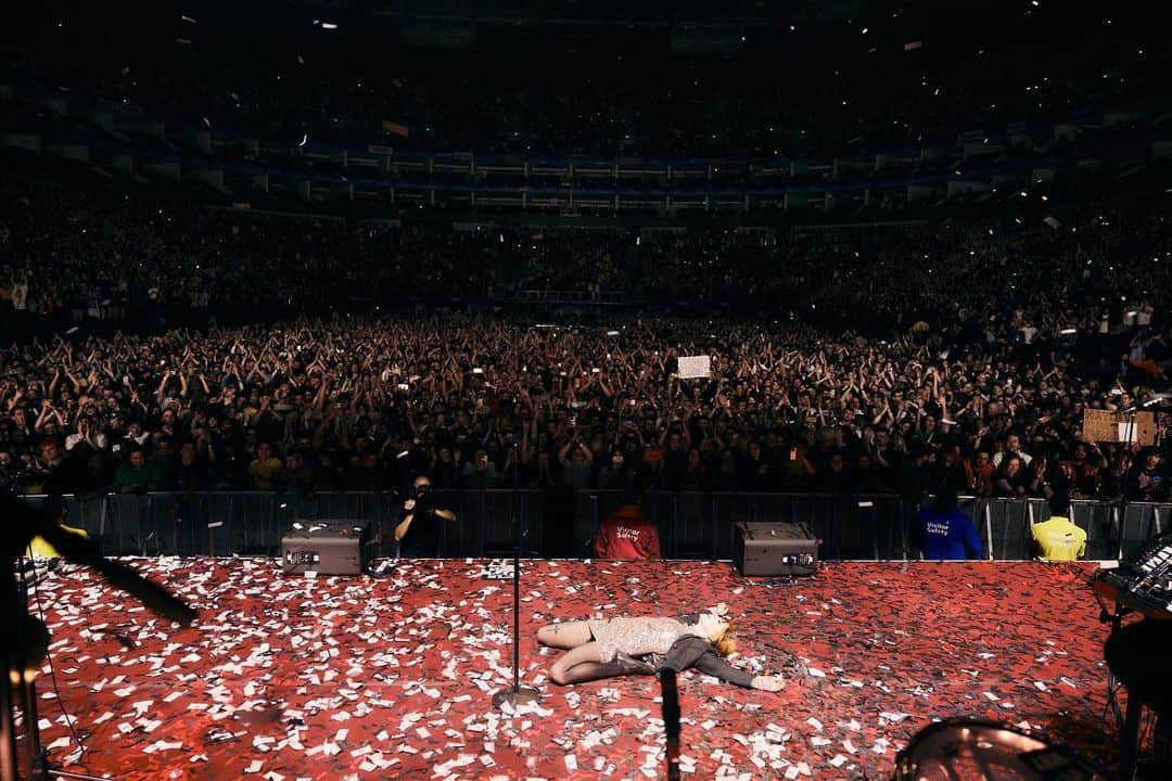 Paramoreさんのインスタグラム写真 - (ParamoreInstagram)「London, UK. Night 1.  📸: @zacharygray」4月22日 4時44分 - paramore