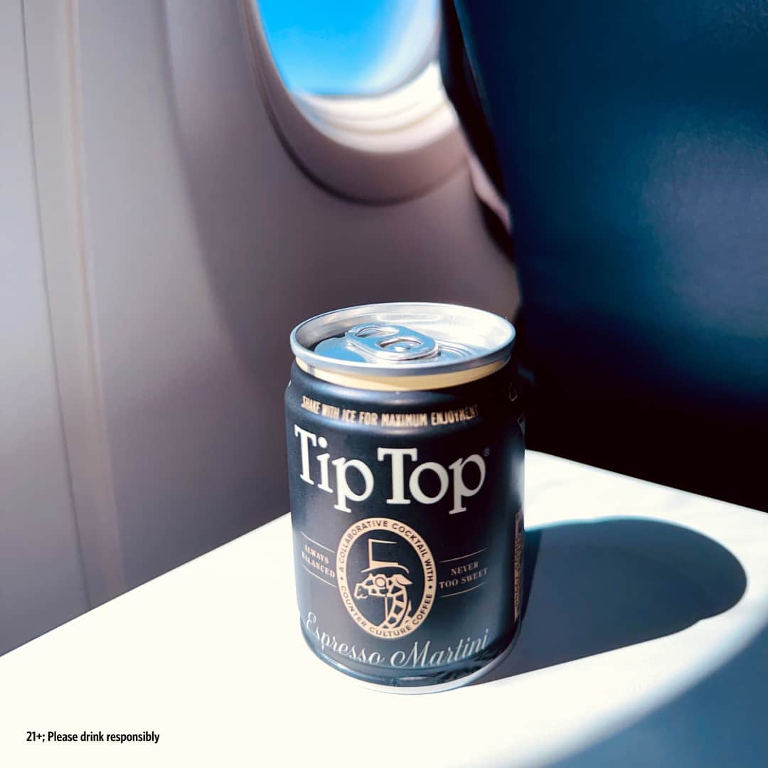 デルタ航空のインスタグラム：「We may have found your perfect pairing 🍸  Swipe and comment below with the drink you want to try on your next flight.」