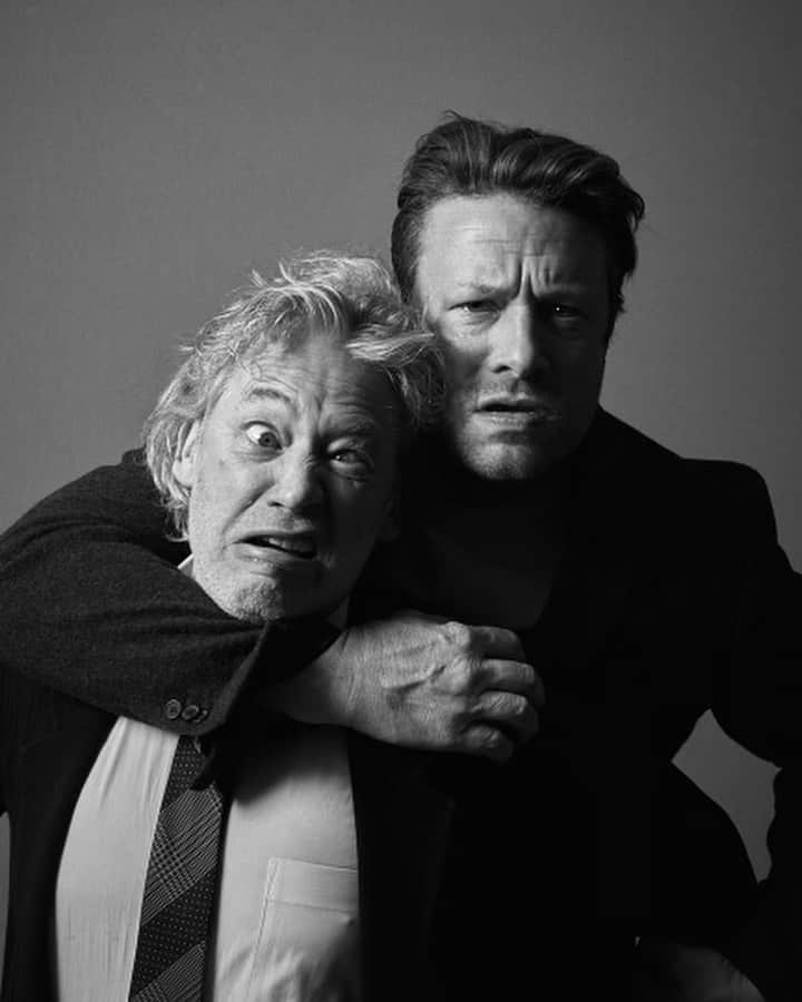 ジェイミー・オリヴァーさんのインスタグラム写真 - (ジェイミー・オリヴァーInstagram)「I Love this man @dexfletch playing around his great new action film “Ghosted” out today on @appletv  great pictures taken by @drgotts nice one 👍」4月22日 4時52分 - jamieoliver