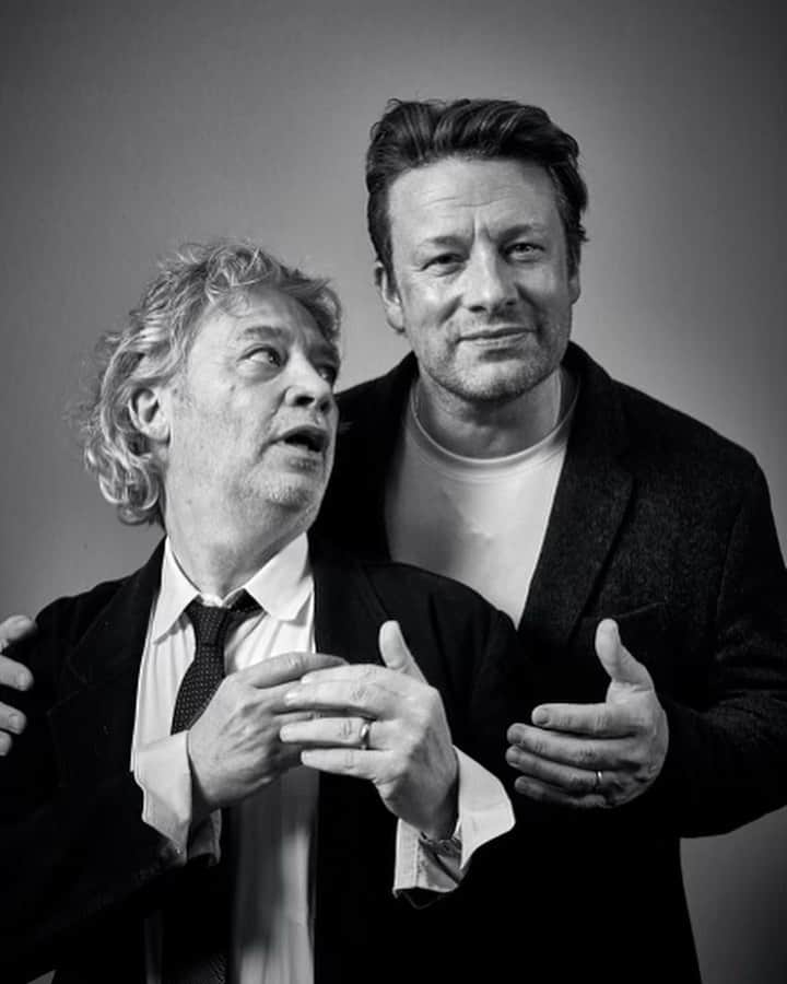 ジェイミー・オリヴァーさんのインスタグラム写真 - (ジェイミー・オリヴァーInstagram)「I Love this man @dexfletch playing around his great new action film “Ghosted” out today on @appletv  great pictures taken by @drgotts nice one 👍」4月22日 4時52分 - jamieoliver