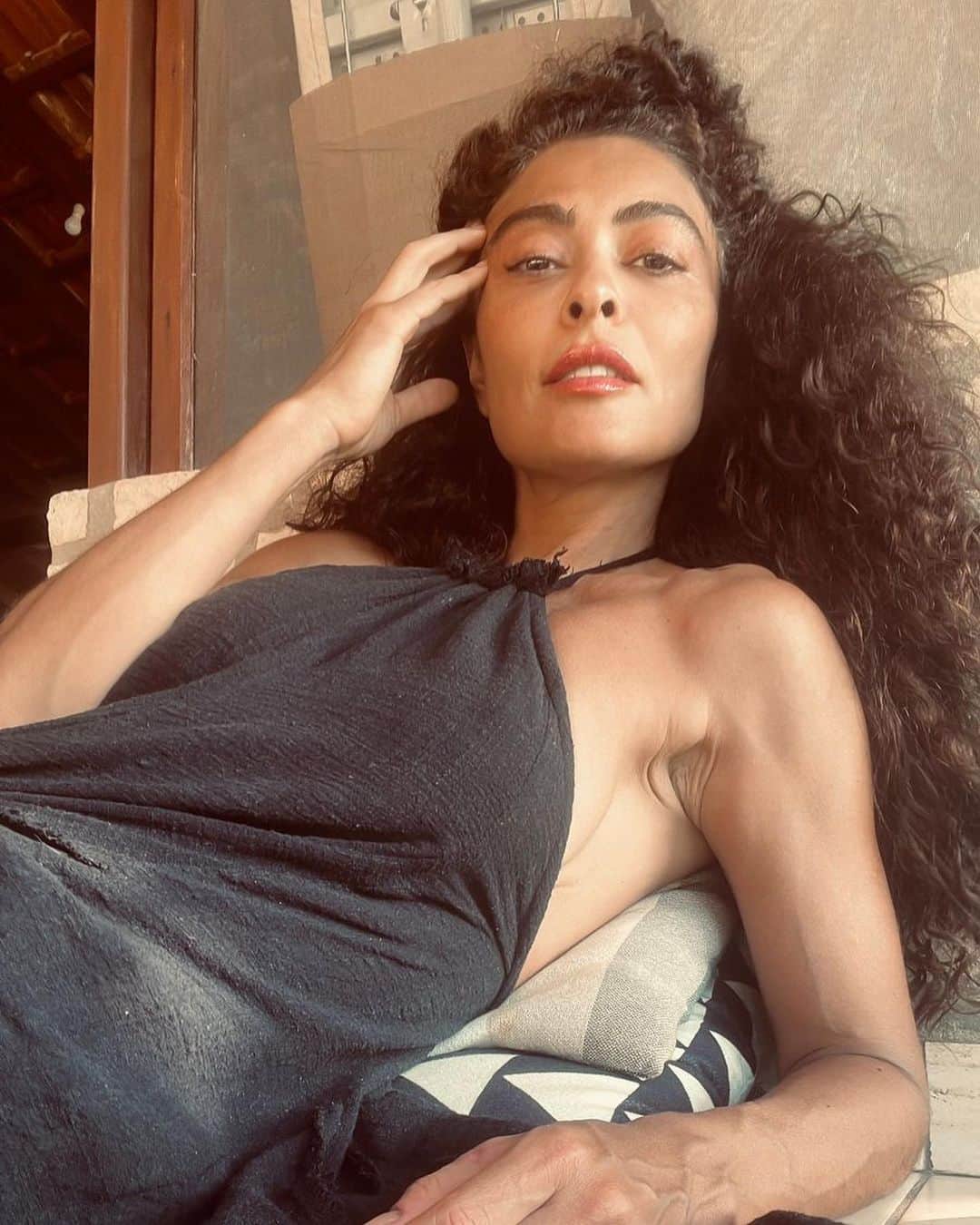 ジュリアナ・パエスのインスタグラム：「E a saudade que eu tenho do meu #Pantanal? Memórias e registros de momentos lindos dos bastidores desse trabalho que marcou a minha vida! ❤️」