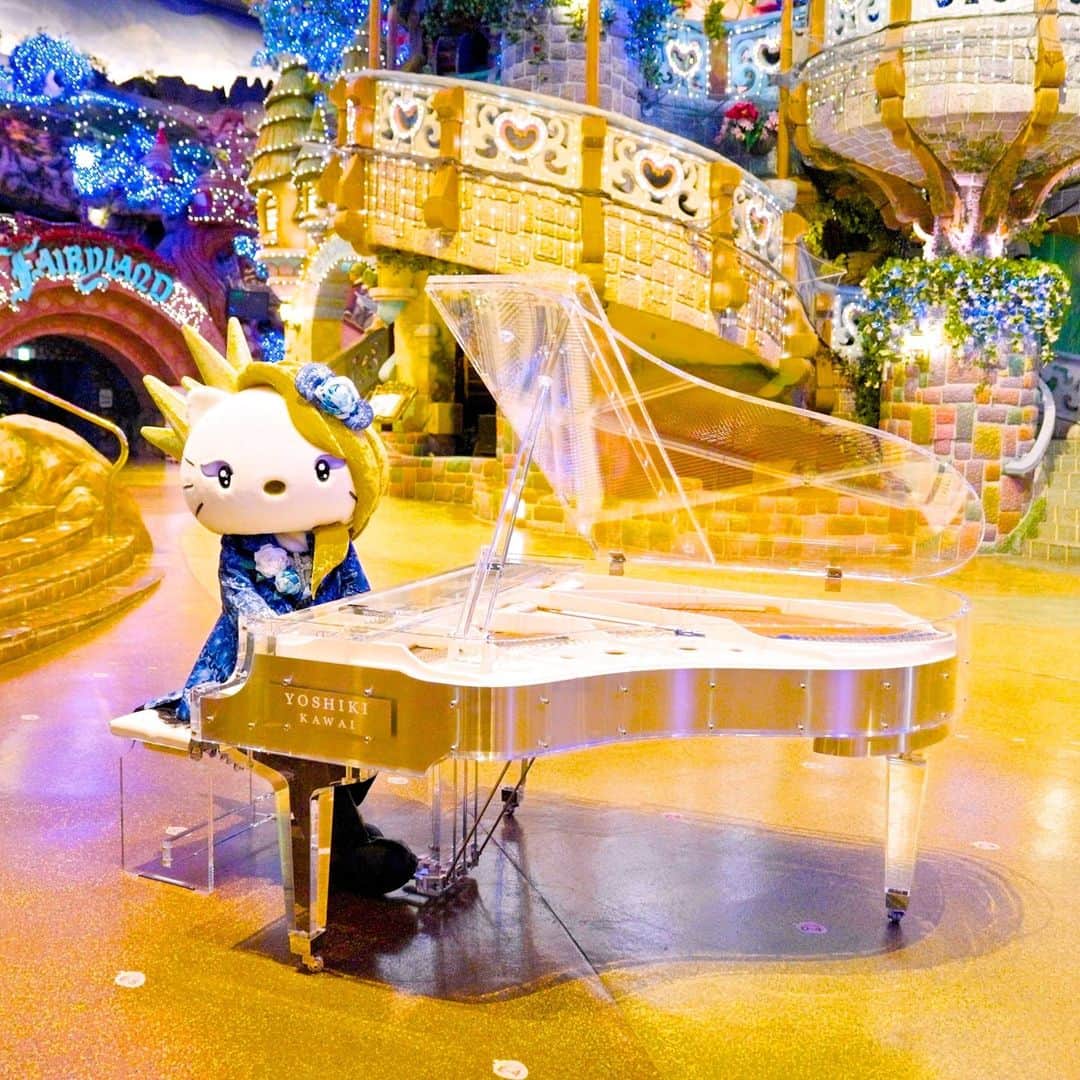 のインスタグラム：「I love playing YOSHIKI's piano. It's so beautiful!   VOTE EVERY DAY for #yoshikitty in the 2023 #SanrioCharacterRanking! Vote from all your devices until May 26!  Link in bio: https://ranking.sanrio.co.jp/en/characters/yoshikitty/  #HelloKitty x #YOSHIKI #teamyoshikitty #チームyoshikitty #Sanrio  @yoshikiofficial」