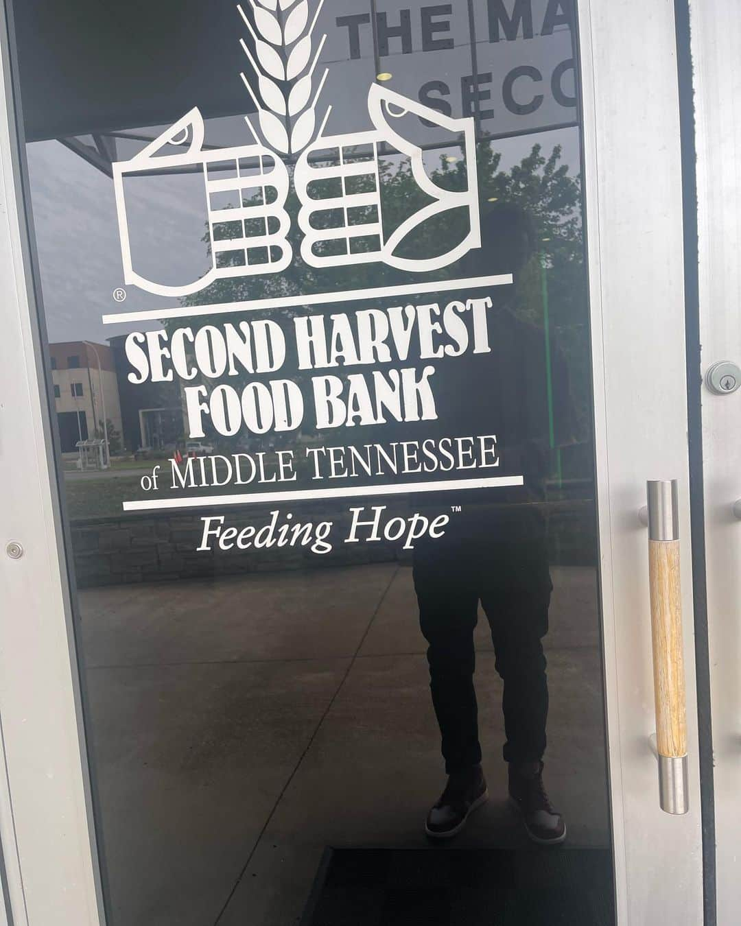 デヴィッド・アークエットさんのインスタグラム写真 - (デヴィッド・アークエットInstagram)「My #happy place @feedingamerica at the @2harvestmidtn #foodbank #volunteer #nashville #tennessee #thevolunteerstate it was a little cold for @christinaarquette」4月22日 5時25分 - davidarquette