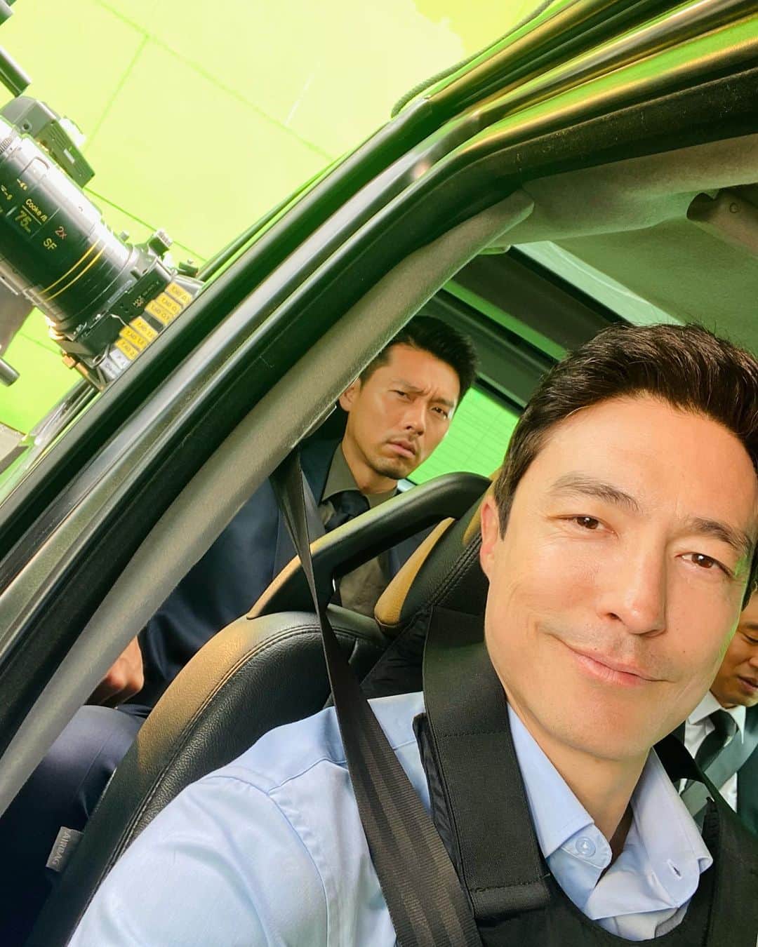 ダニエル・ヘニーのインスタグラム：「Some behind the scenes shots from 공조2….was an honor and a pleasure playing Jack…thanks to all that made it such a success:)) #confidentialassignment2 #공조2」