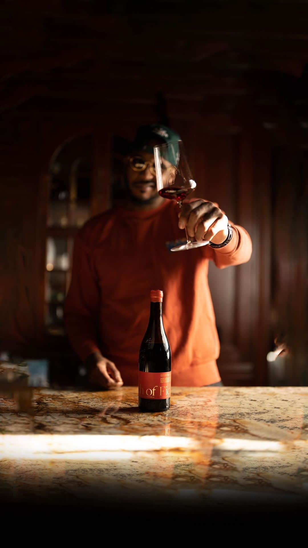 カーメロ・アンソニーのインスタグラム：「Weekend is here. Show up and show out! 🍷 #STAYME7O」