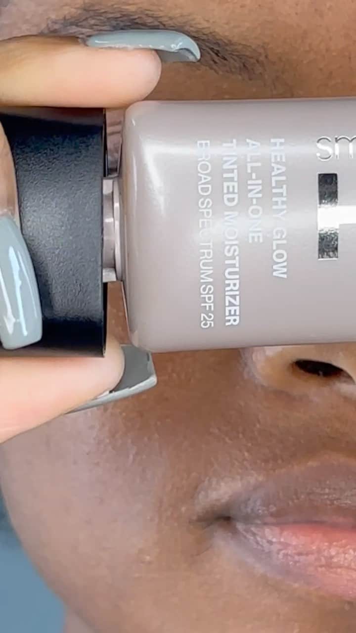 Smashboxのインスタグラム：「all-day wear, glowy coverage + 24-hour hydration   Shop the Hyaluronic Acid infused Halo tinted moisturizer at @ultabeauty | Link in bio」