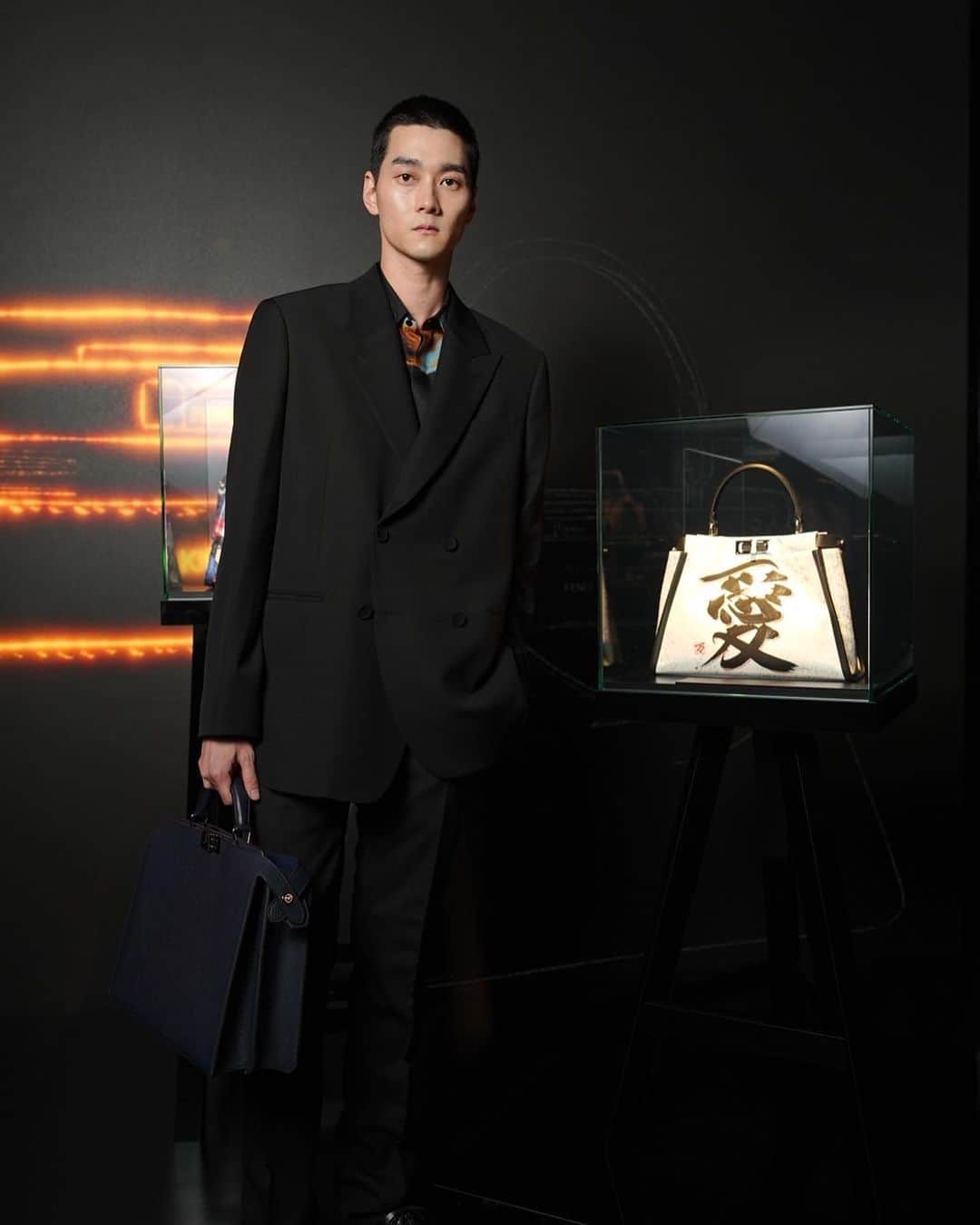 のインスタグラム：「暑い日が続いてるね。 ”FENDI”さんのエキシビション「Hand in Hand」にご招待頂きました！ 職人の皆さんから創り出されたアイテムから情熱が伝わってくる素敵な空間でした！  @fendi  #FENDI #FendiHandinHand #FendiBaguette #FendiPeekaboo #PR #栁俊太郎 #柳俊太郎 #ShuntaroYanagi」