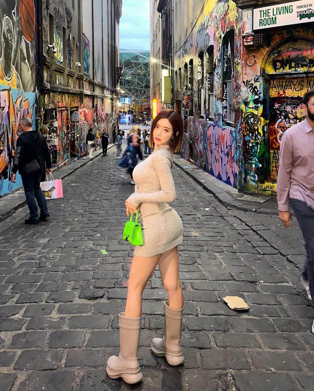 Dj Sodaさんのインスタグラム写真 - (Dj SodaInstagram)「Hey Melbourne! 🇦🇺 Are you ready to 🦘jump🦘with me tonight? Let’s party all night long! 🎉 See you later at Brown Alley 😍🥰」4月21日 20時44分 - deejaysoda