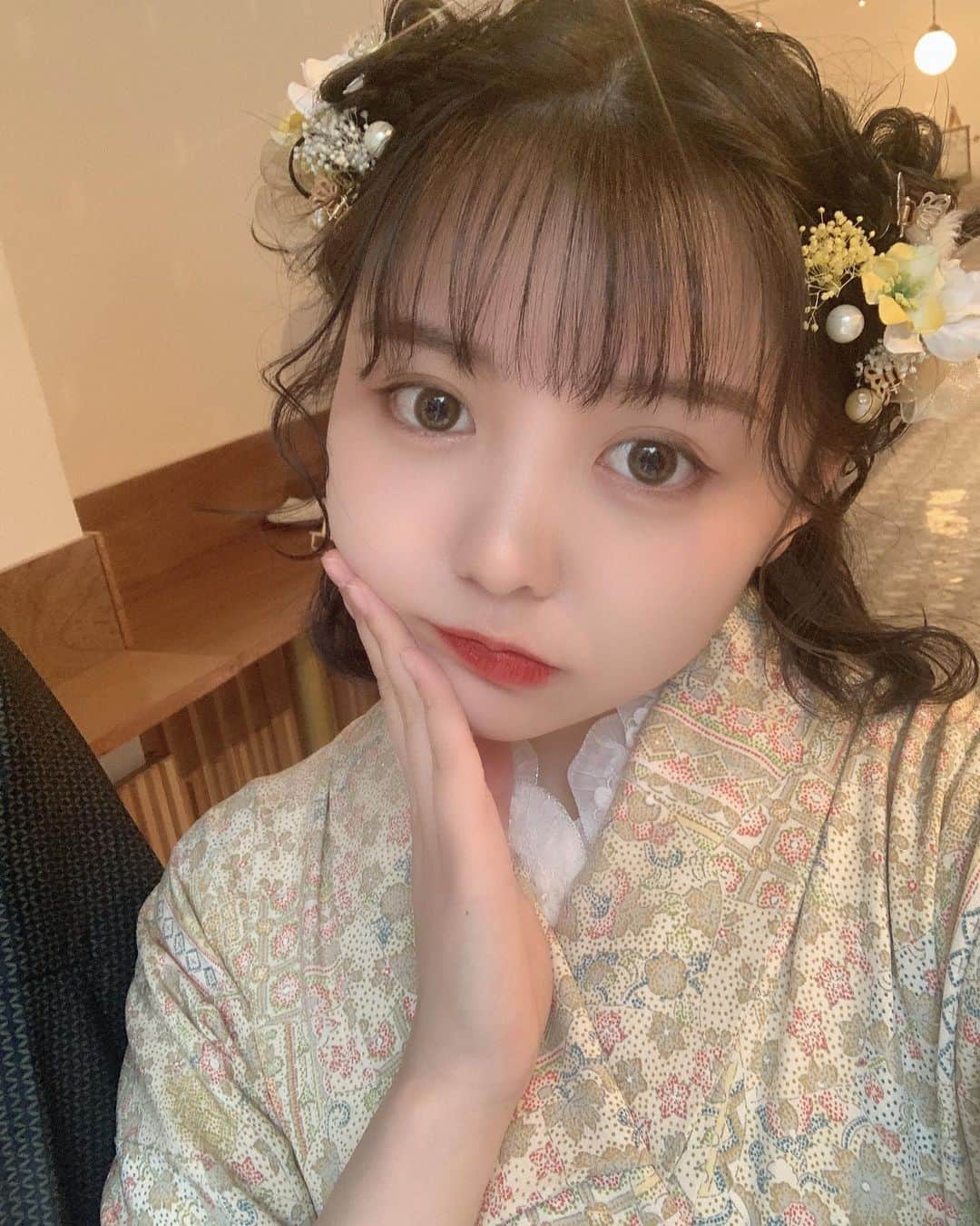 みさねのインスタグラム：「あさくさ〜！ ㅤ かみのけかわいすぎる🌼 ㅤ レトロ着物もめっちゃ可愛かった👼🏻💓 ㅤㅤ 着物とヘアアレンジは @kesatokyo_official  このカフェは @marble_tokyo  ㅤ #透明感メイク #透け感 #春メイク #メイク #レトロ着物 #着物 #着物レンタル #浴衣ヘア #着物ヘア #着物ヘアアレンジ #着物デート #自撮り #自撮り界隈 #自撮り女子 #ボブ #ボブアレンジ #浅草 #浅草カフェ #浅草食べ歩き #デートスポット」