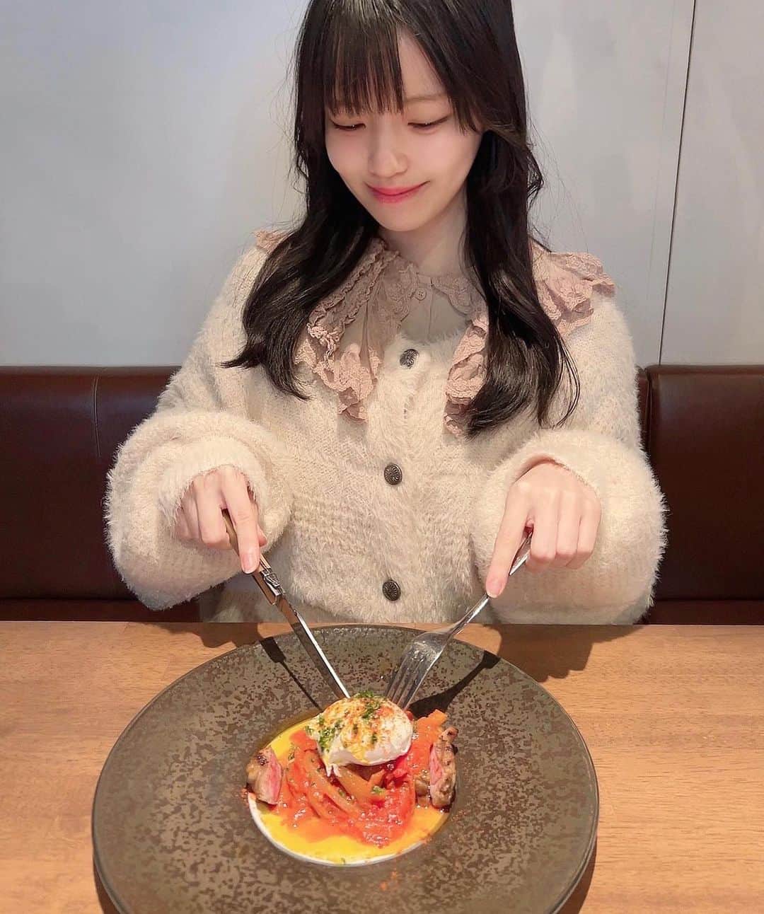 岩田陽菜のインスタグラム：「笑いながら食べるご飯が 大好きなのです☺️🍽  #ビストロコションドール の ランチコース美味しかったです🥰」