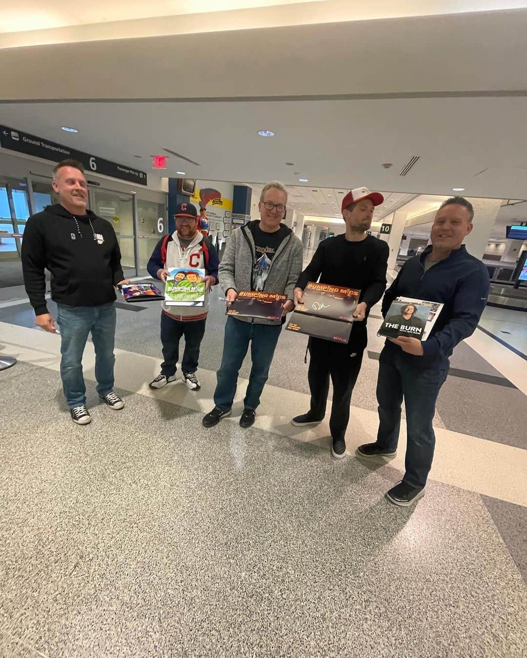 ジェフリー・ロスのインスタグラム：「7am! The Cleveland welcoming committee! See ya tonight @mgmnorthfield !」