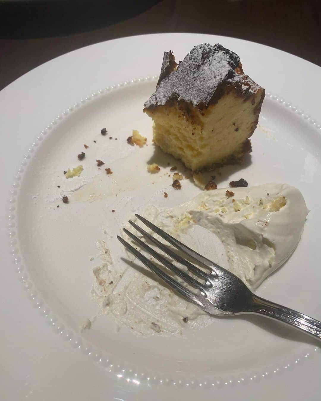 ei0601meさんのインスタグラム写真 - (ei0601meInstagram)「チーズケーキを食べる時はホイップクリームといい感じのバランスで食べ終わる事に全集中。 ・ ・ ・ #cheesecake #sweets #cafe #チーズケーキ #チーズケーキ巡り #カフェ #カフェ巡り #謎のこだわり」4月21日 21時07分 - ei0601me