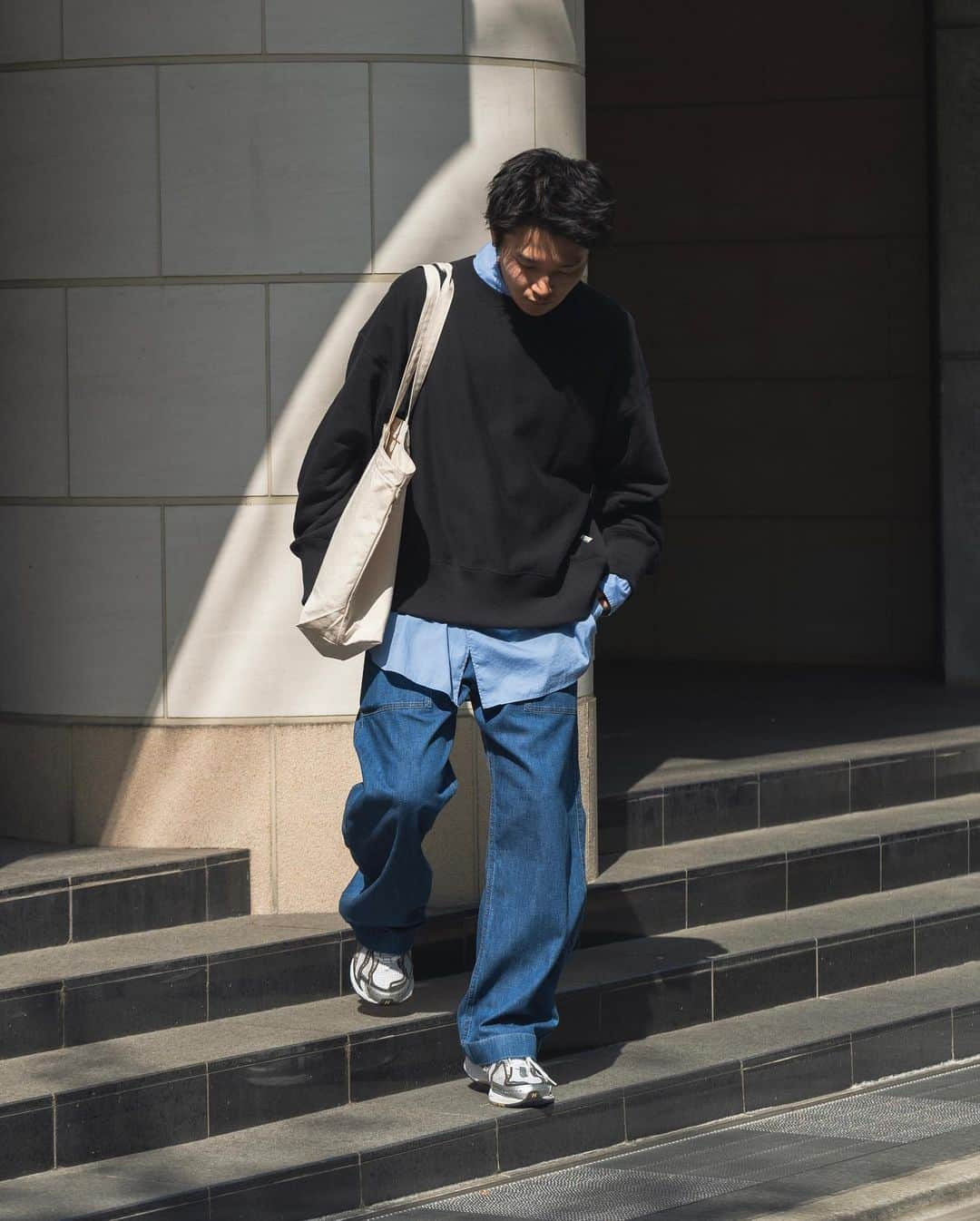 Ryoさんのインスタグラム写真 - (RyoInstagram)「ㅤㅤㅤㅤㅤㅤㅤㅤㅤㅤㅤㅤㅤ Today's outfit🚶‍♂️ Blue×Black color combination 🔵⚫️  sweatshirts : @the_clesste  shirt : @graphpaper_official  pants : @studionicholson  shoes : @newbalancelifestyle  bag : @jjjjound  ㅤㅤㅤㅤㅤㅤㅤㅤㅤㅤㅤㅤㅤ #clesste #newbalance #graphpaper  #jjjjound  #studionicholson」4月21日 20時59分 - ryo__takashima