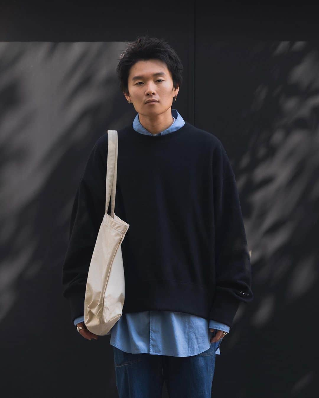 Ryoさんのインスタグラム写真 - (RyoInstagram)「ㅤㅤㅤㅤㅤㅤㅤㅤㅤㅤㅤㅤㅤ Today's outfit🚶‍♂️ Blue×Black color combination 🔵⚫️  sweatshirts : @the_clesste  shirt : @graphpaper_official  pants : @studionicholson  shoes : @newbalancelifestyle  bag : @jjjjound  ㅤㅤㅤㅤㅤㅤㅤㅤㅤㅤㅤㅤㅤ #clesste #newbalance #graphpaper  #jjjjound  #studionicholson」4月21日 20時59分 - ryo__takashima