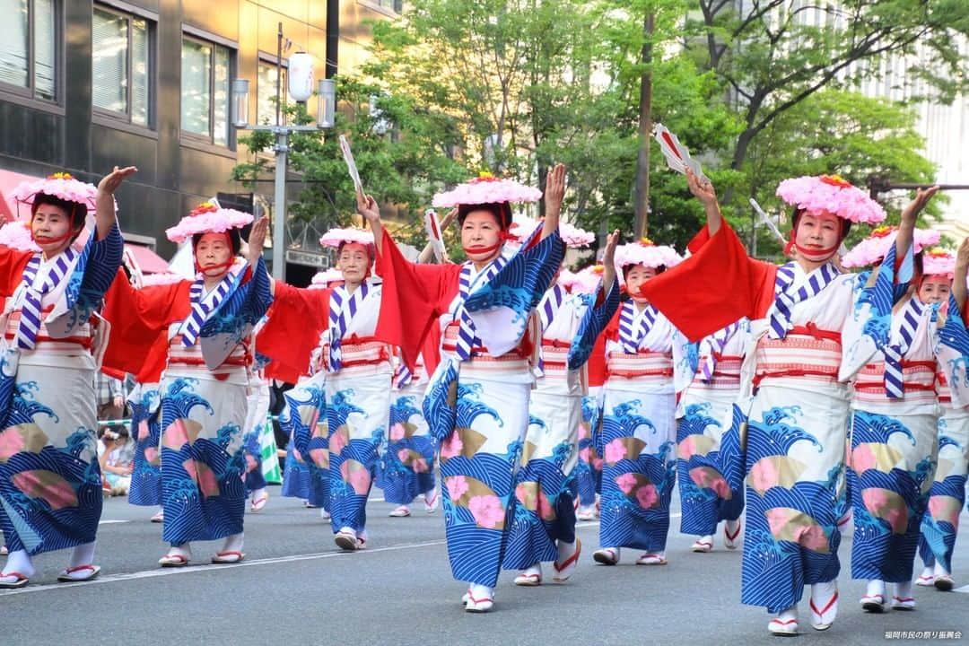 Birthplace of TONKOTSU Ramen "Birthplace of Tonkotsu ramen" Fukuoka, JAPANのインスタグラム：「Hakata Dontaku Festival - A 840-Year-Old Traditional Event✨✨ The Hakata Dontaku Festival is a traditional folk event that originated around 840 years ago from the former Hakata Matsubayashi Festival. Everyone from the city participates in this festival, which is held every year on May 3 and 4. It is known as one of Japan's biggest festivals, with over 2 million participants from inside and outside Japan.😲  One of its highlights is the parade of unique "Dontaku-tai" dance groups, all dressed in colorful costumes, which charms many spectators while passing through Meiji Street!👀✨ In addition, various performances are also held on stages set up throughout the city.😊  ------------------------- FOLLOW @goodvibes_fukuoka for more ! -------------------------  #fukuoka #fukuokajapan #japanesefestival #hakata #kyushu #kyushutrip #japan #explorejapan #instajapan #visitjapan #japantrip #japantravel #japangram #japanexperience #beautifuljapan #travelgram #tripstagram #travelgraphy #travelphoto #travelpic #tripgram #japanlovers #visitjapanjp #japannature」