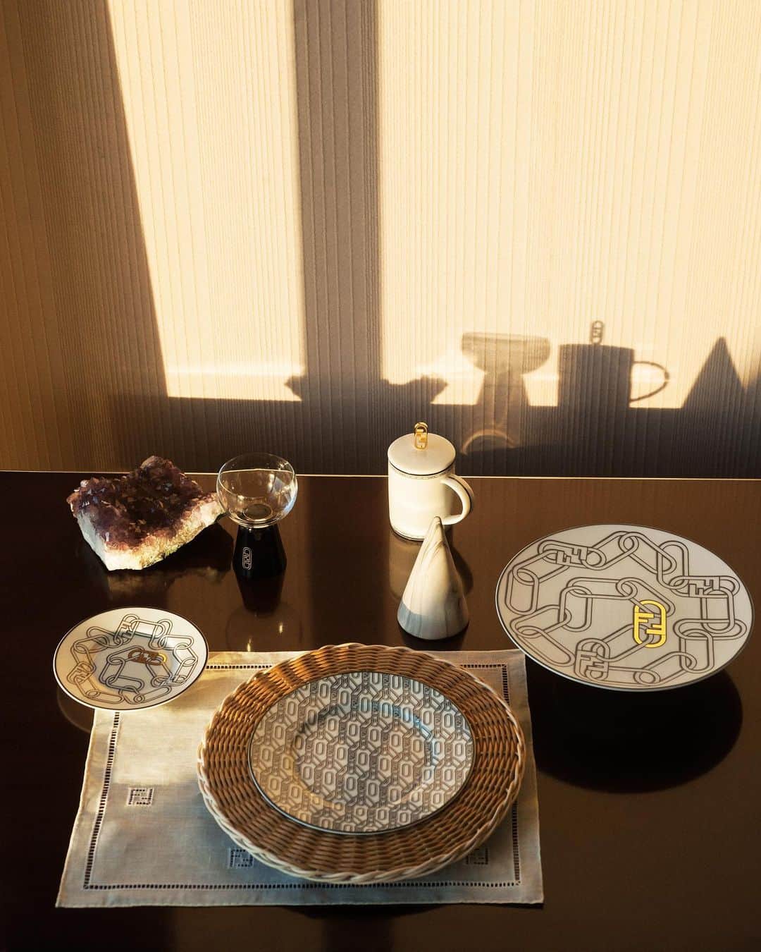 のインスタグラム：「By Delfina Delettrez Fendi, Artistic Director of Jewelry, the Fendi O’Lock features on Fendi tableware, from dishes in Limoges porcelain to glasses inspired by the private collection of Delfina's grandmother, Anna Fendi.」