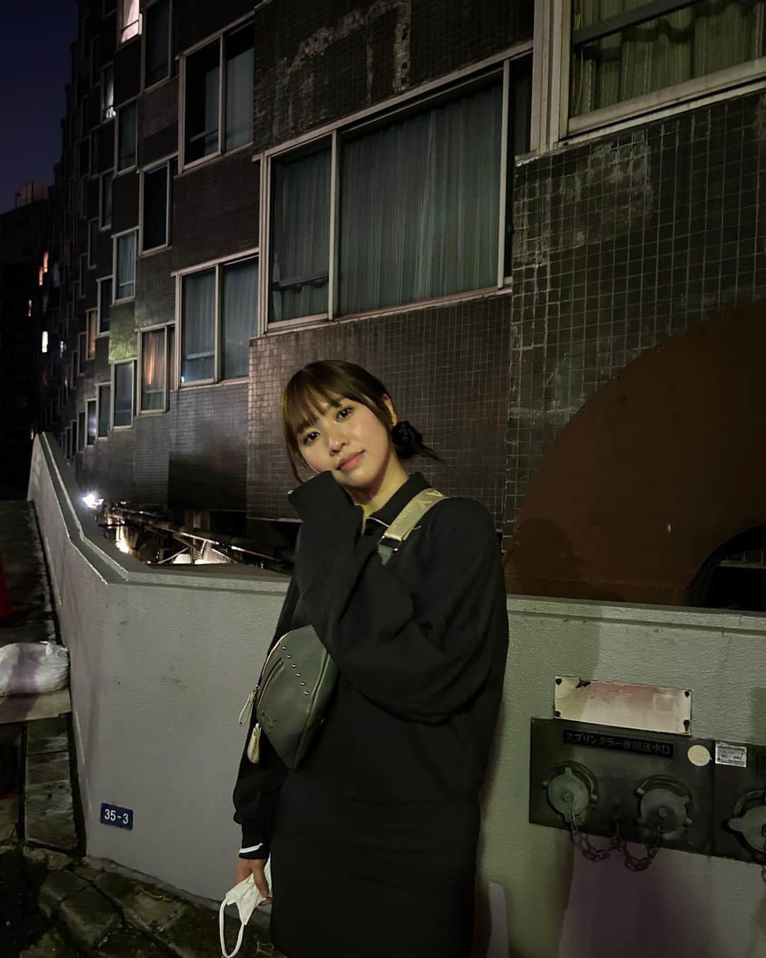 RIiNAのインスタグラム：「🌙🐈‍⬛🖤  . . #오오티디 #옷스타그램 #패션」