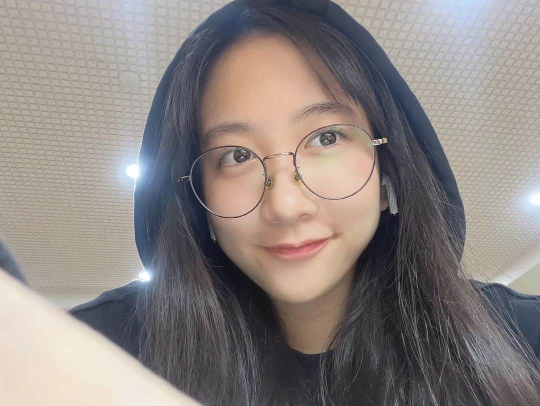 イ・チェミのインスタグラム：「#시험기간 👓」