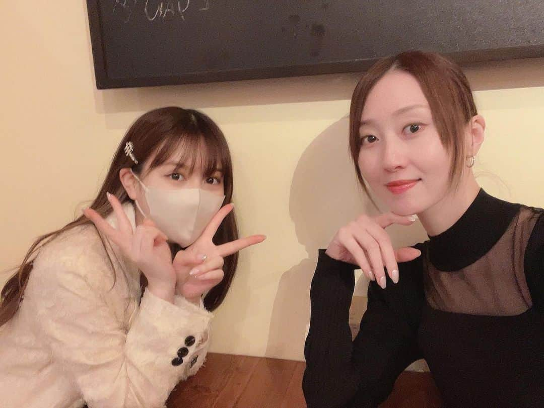 鳳翔大さんのインスタグラム写真 - (鳳翔大Instagram)「麗乃と定例会！！  私たちいつもオセロ🤍🖤 ってこの日も笑った笑  一日中お喋りして歩いて買い物して凄くリフレッシュできた☺️ 麗乃の舞台観に行くの楽しみだなぁ。。 わくわく✨✨  #中村麗乃 #乃木坂46  #年の差フレンド  #年の差感じない」4月21日 21時05分 - dai_hosho_official