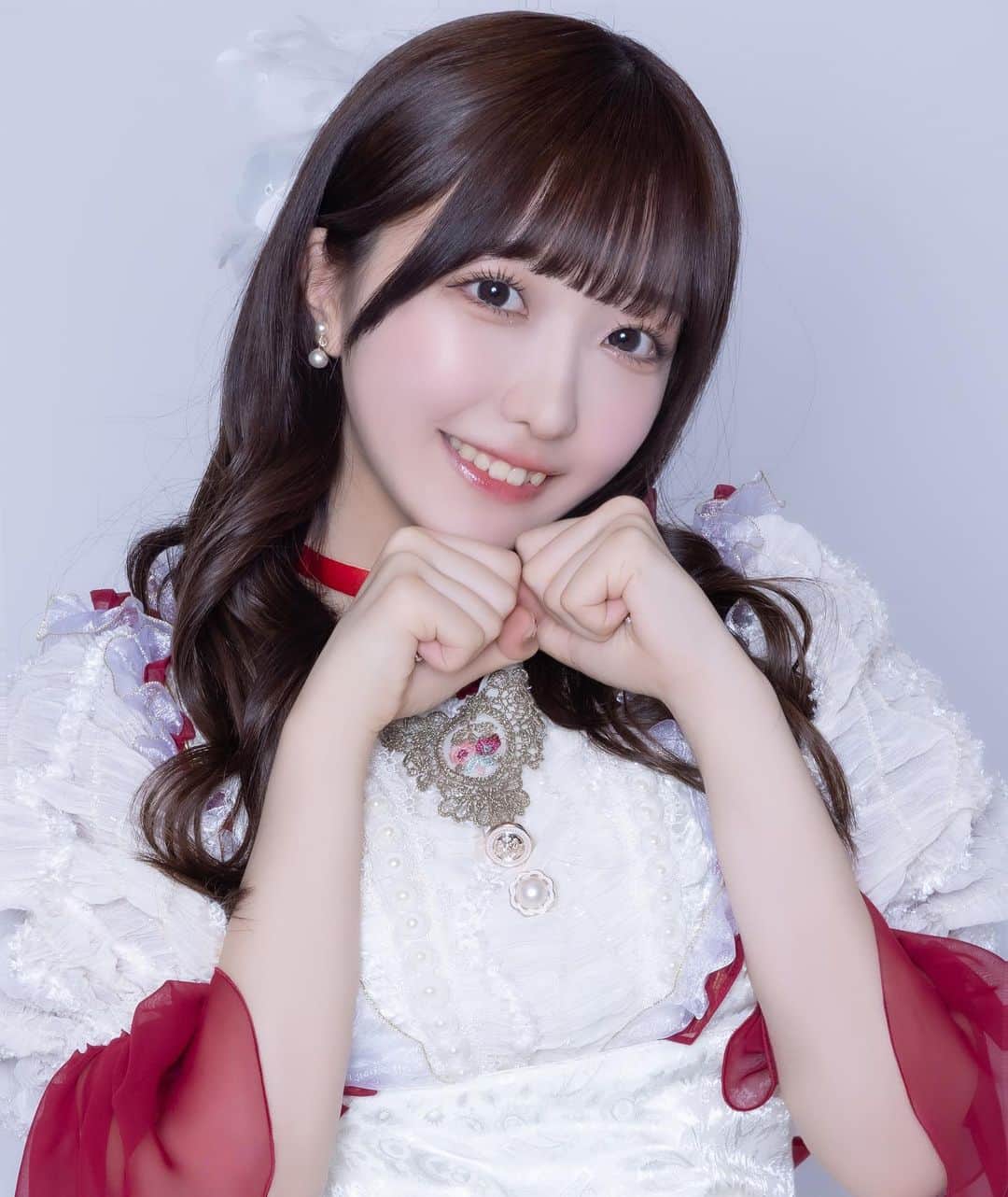 朝比奈さくらのインスタグラム：「この度まねきケチャの新メンバーとして加入しました朝比奈さくらです🌸  4／30生まれ　炎属性・まねき獣はライオンです🦁  歌うこと踊ることお話しすること食べること 大好きです！ よく一人カラオケで踊り狂ってるとドアの外から見られて恥ずかしい思いをします！！💃  まねきケチャは私にとって何よりも大好きなグループでした。 どの時代も輝いている憧れのグループにこうして加入させて頂き夢のように思っています。    その新体制の一員として迎え入れて下さったからこそ、今まで先輩方が築き上げてきた沢山の思いをしっかり引き継ぎ、ファンの皆様にも受け入れてもらえるよう、そして朝比奈さくらで良かったなって思って貰えるようにこれから一生懸命に頑張っていきます。  まねきケチャは私にとって最後のアイドル活動である覚悟の上なので全てをかけて全力で努めていきます！    皆さんも私も大好きなまねきケチャを大切にします。  これから何卒よろしくお願いします  4／２８　TSUTAYA O-EASTで待ってます🕊🐻🦭🐶🦁  ↑さっき画像真っ黒になってた大慌てで再投稿！こんな時にバグ🥲  #まねきケチャ　#朝比奈さくら」