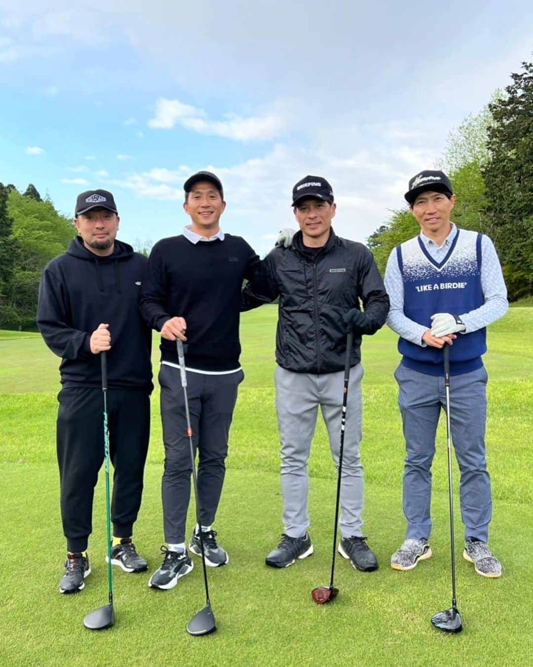 福西崇史さんのインスタグラム写真 - (福西崇史Instagram)「. 同学年の恒と波戸ちゃんとゴルフ⛳️ . 俊は1つ下みんな同世代で、 うるさいうるさい🤣 . 超負けず嫌いだしなぁ〜🤣 恒は黙々と打ってるし〜🤣🤣🤣笑 . 笑いすぎた1日🥰 . #宮本恒靖 #波戸康広 #渡邉俊介 #福西崇史 #golf #enjoy #笑いすぎた #アスリート #負けず嫌い #時差投稿」4月21日 21時16分 - takashi_fukunishi