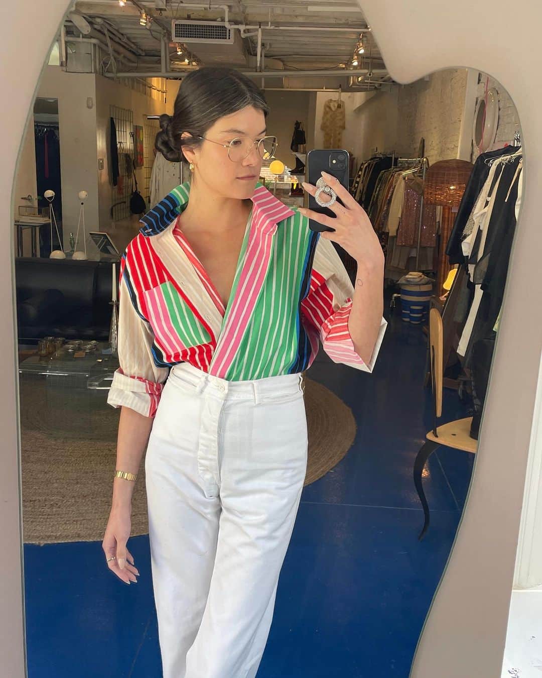 マリメッコのインスタグラム：「This Saturday, @annazgray will be at the Marimekko SoHo store styling our classic Jokapoika shirt on you and your friends. Come say hi, hang out, try on outfits (perhaps similar to the ones she's put together above). Open to all.  For some background, the Jokapoika shirt is a timeless wardrobe staple that has been featured in the collections in different colorways since 1956. They're one of Marimekko’s classic pieces, and Anna has two that she (in her words) wears all the time. Swing by the store this Saturday 4/22  from 1 to 4pm and Anna will offer tips on how to wear them with new-collection Marimekko and what you already have in your closet.  Event details: Marimekko, 97 Wooster Street 1pm to 4pm  Snacks and drinks will be provided!  #marimekko #marimekkony #newyork」