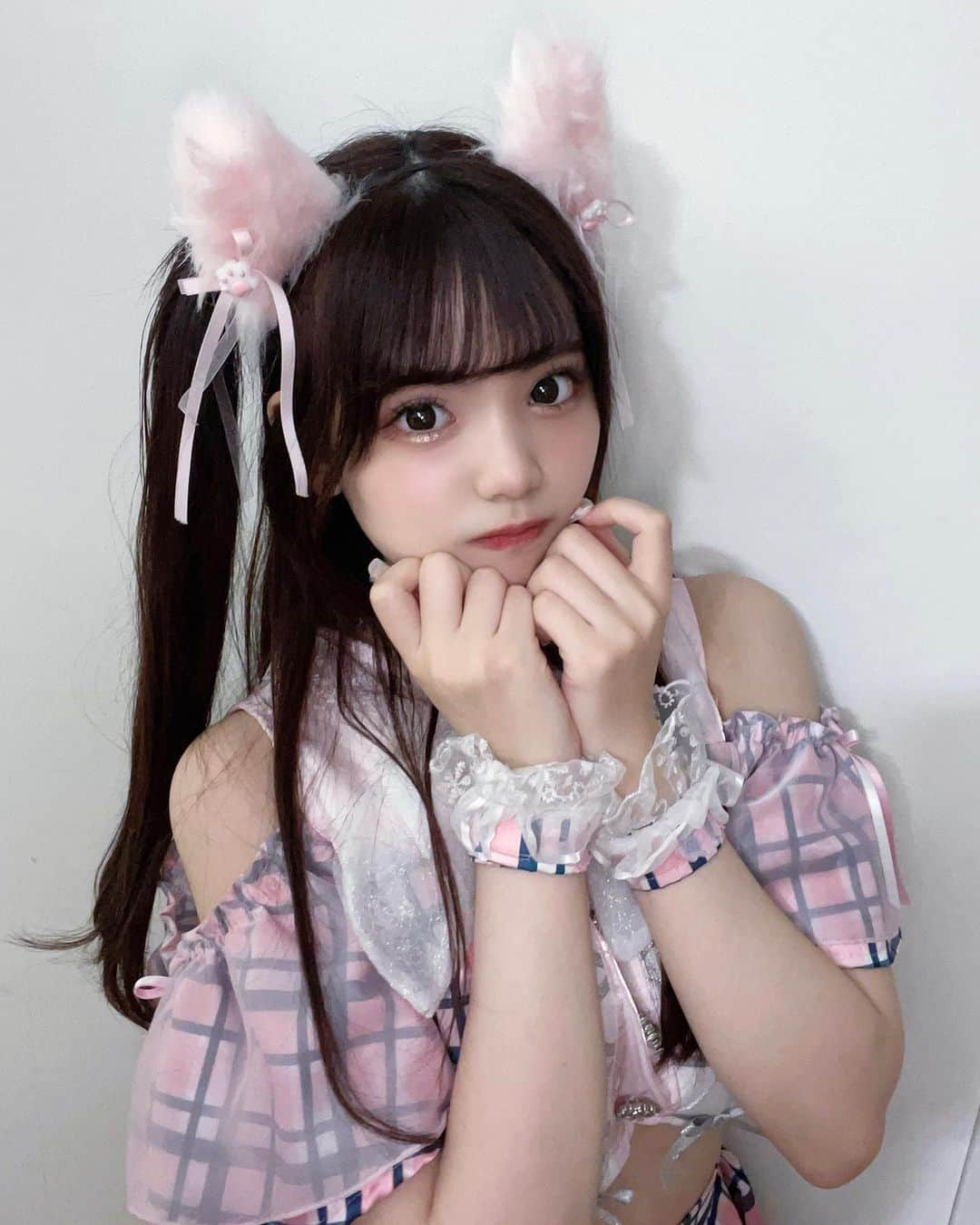 石田萌依さんのインスタグラム写真 - (石田萌依Instagram)「⁡ ⁡ ⁡ ⁡ タワレコ渋谷でのリリイベありがとうございました〜૮ . ̫ . ა ⸝꙳ ⁡ 4人少ないけど頑張りました😭👊🏻 ⁡ 少なくなると歌割りとかフォーメーションで頭ぐるぐるになる😵‍💫🌀 ⁡ 会いに来てくれた方ありがとう🐈🫶🏻 明日も待ってるねっ ̫ -˘ ⁡ ⁡ ⁡ ⁡  #miao#いいね返し#f4f#followme#03  #Japanese#Chinese #ハーフ#Japan#自撮り#JK#アイドル#偶像#猫耳#ねこみみ#アイドル衣装#黒髪#ハーフツイン#タワーレコード#リリイベ#リリースイベント#タワレコ渋谷」4月21日 21時19分 - moe_ux_xu_